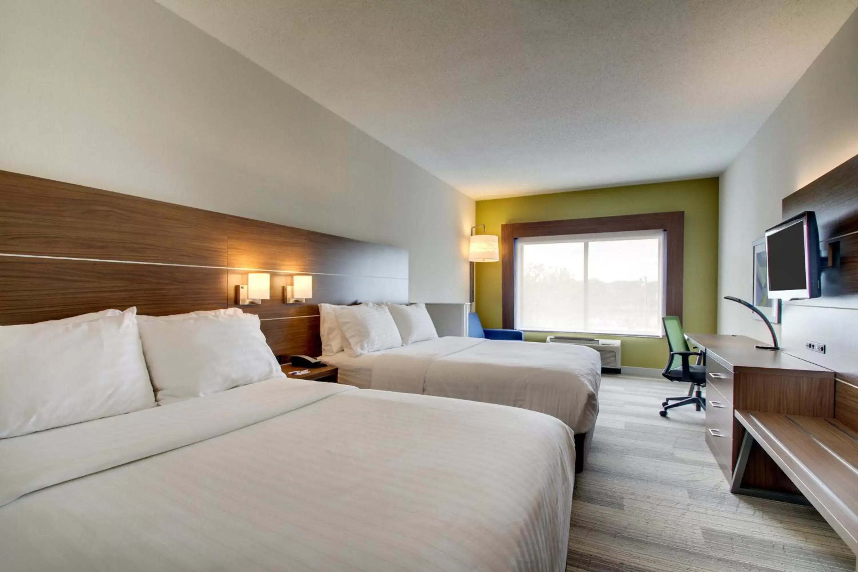 Photo of the whole room, Bed in Holiday Inn Express & Suites Aurora - Naperville, an IHG Hotel