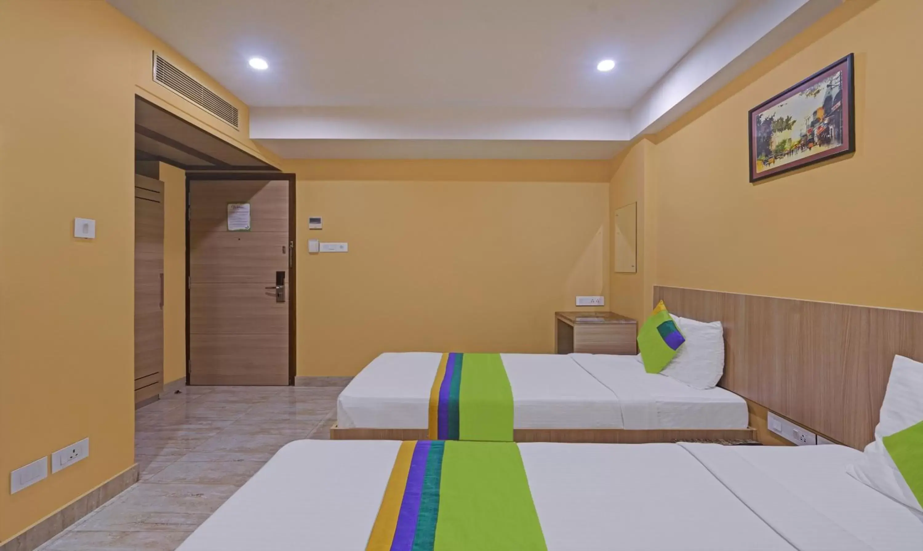 Bedroom, Bed in Treebo Fourth Avenue Bedroom, Bed in Treebo Fourth Avenue