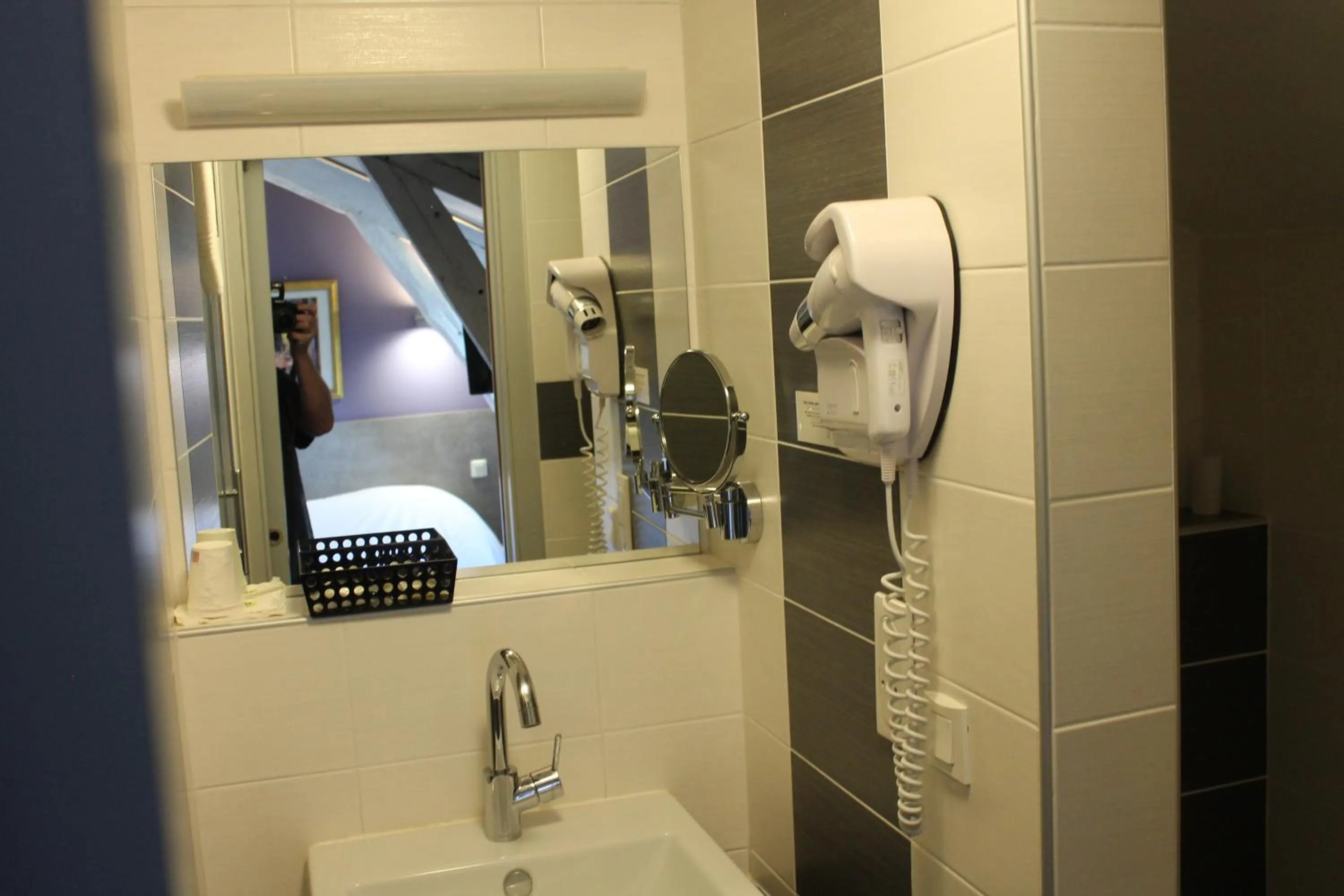 Logis Hotels- Auberge de la Tour - Hôtel et restaurant