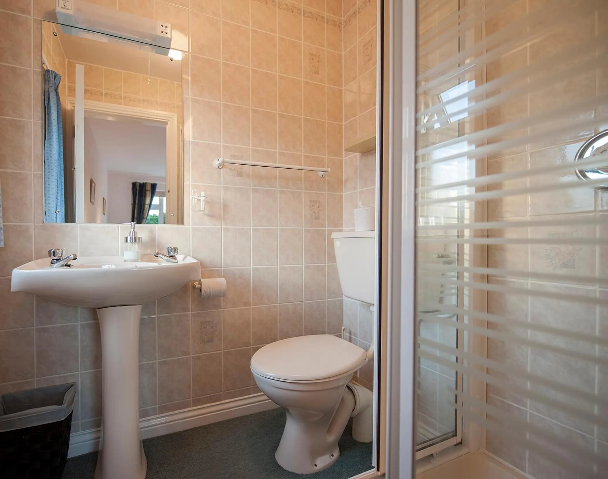 Shower in The Waterfront House Country Home
