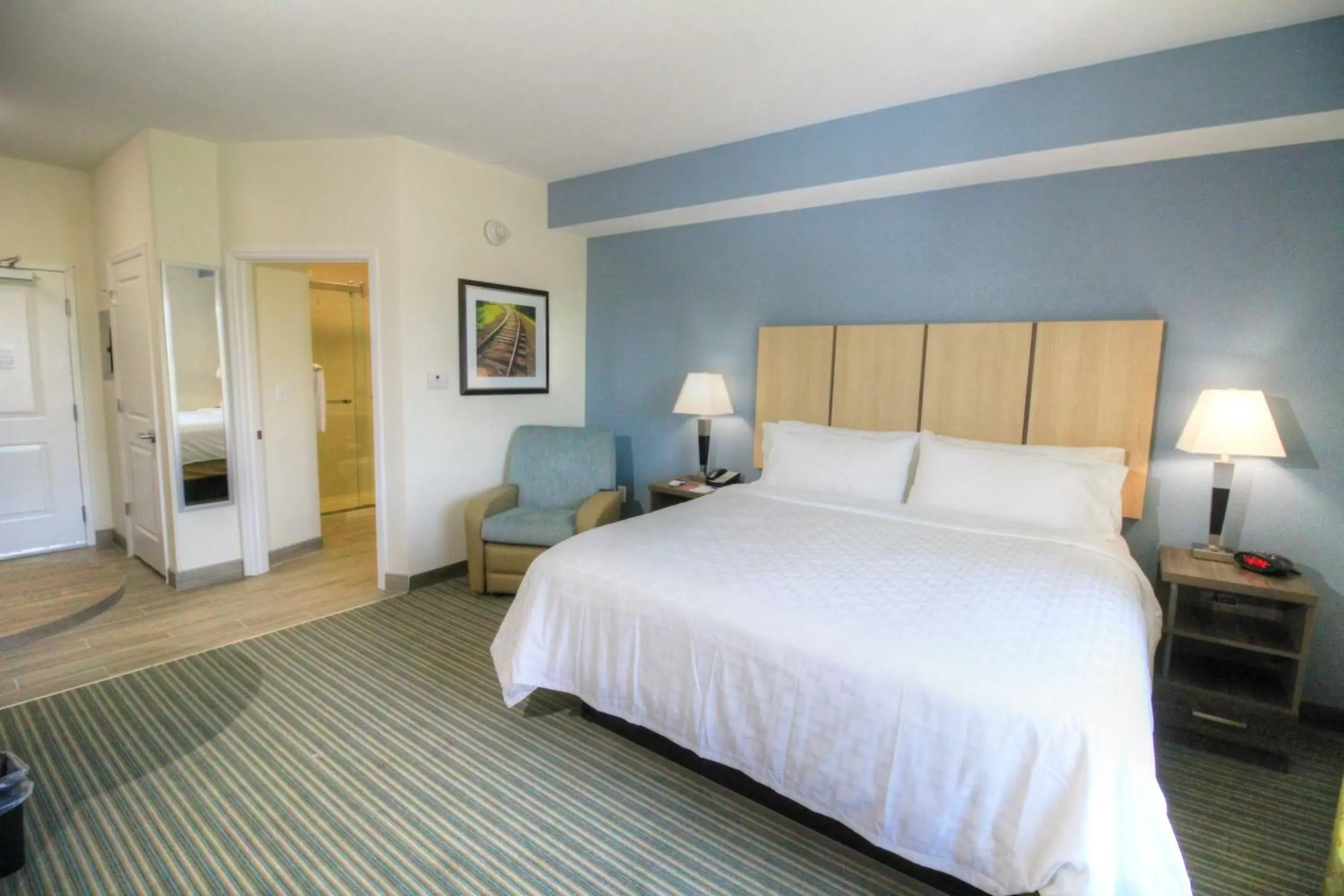 Photo of the whole room, Bed in Candlewood Suites - Memphis East, an IHG Hotel