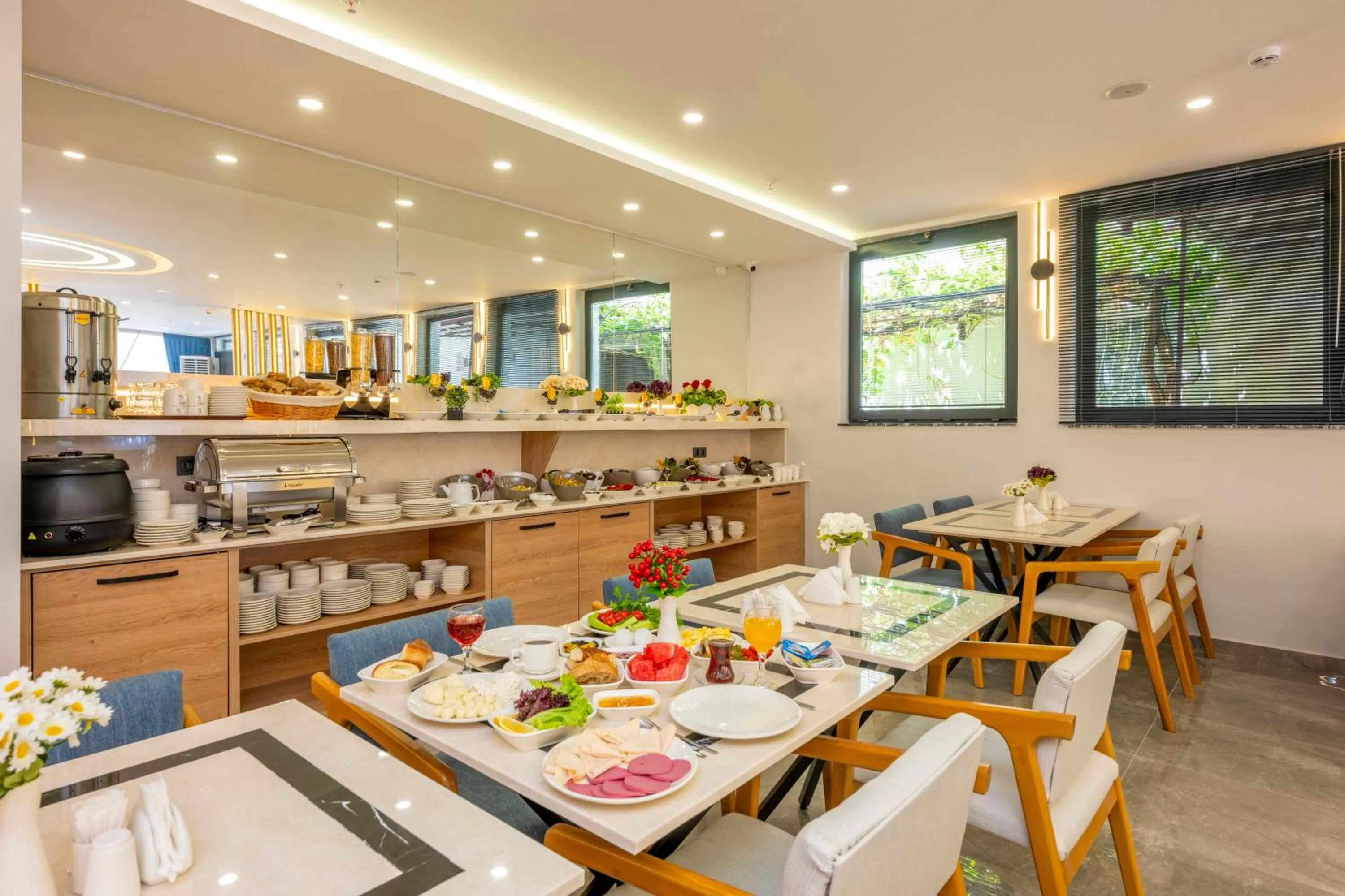 Food and drinks in DIAMOND Luxury Hotel