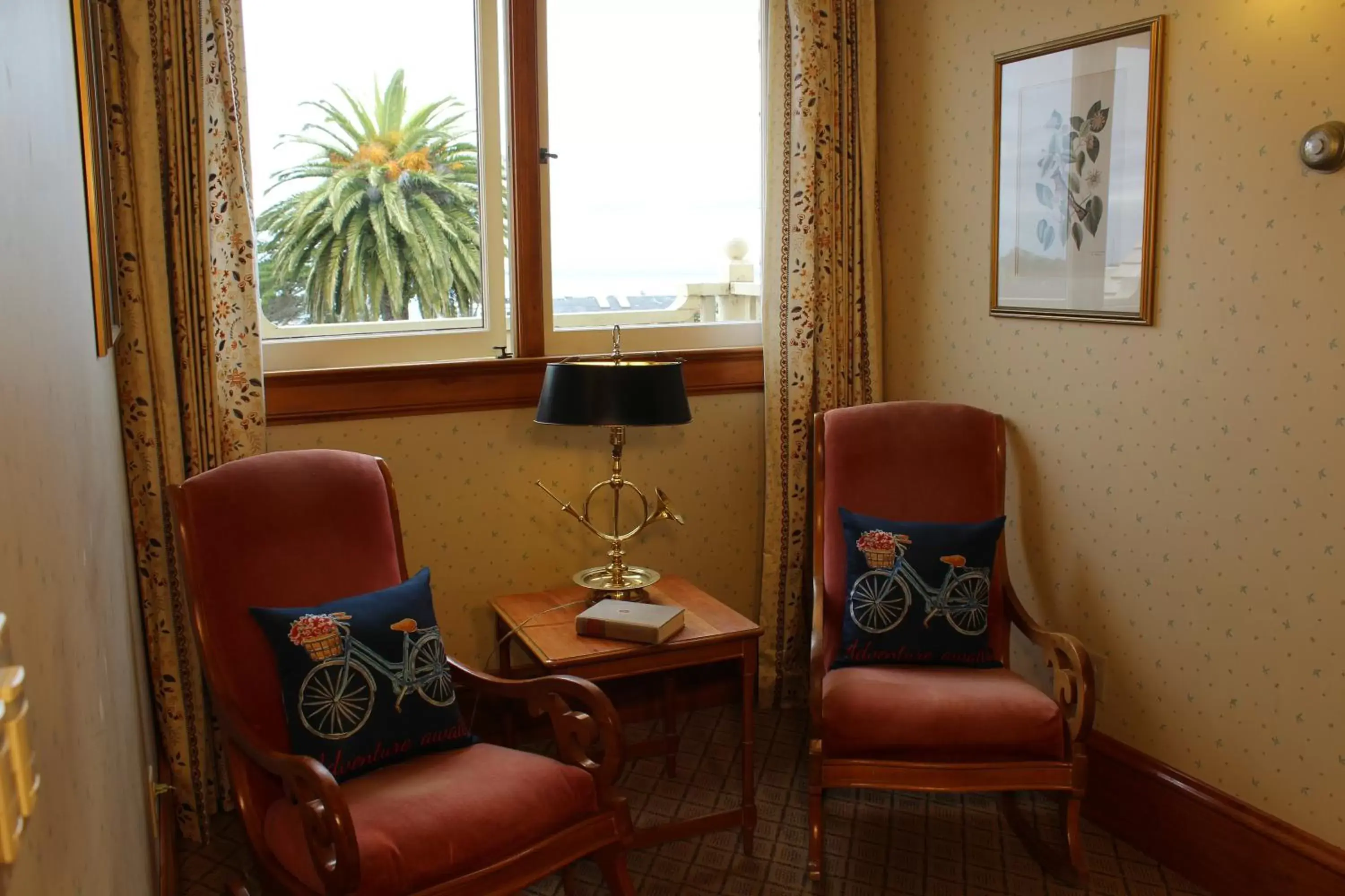 Living room, Seating Area in Pacific Grove Inn