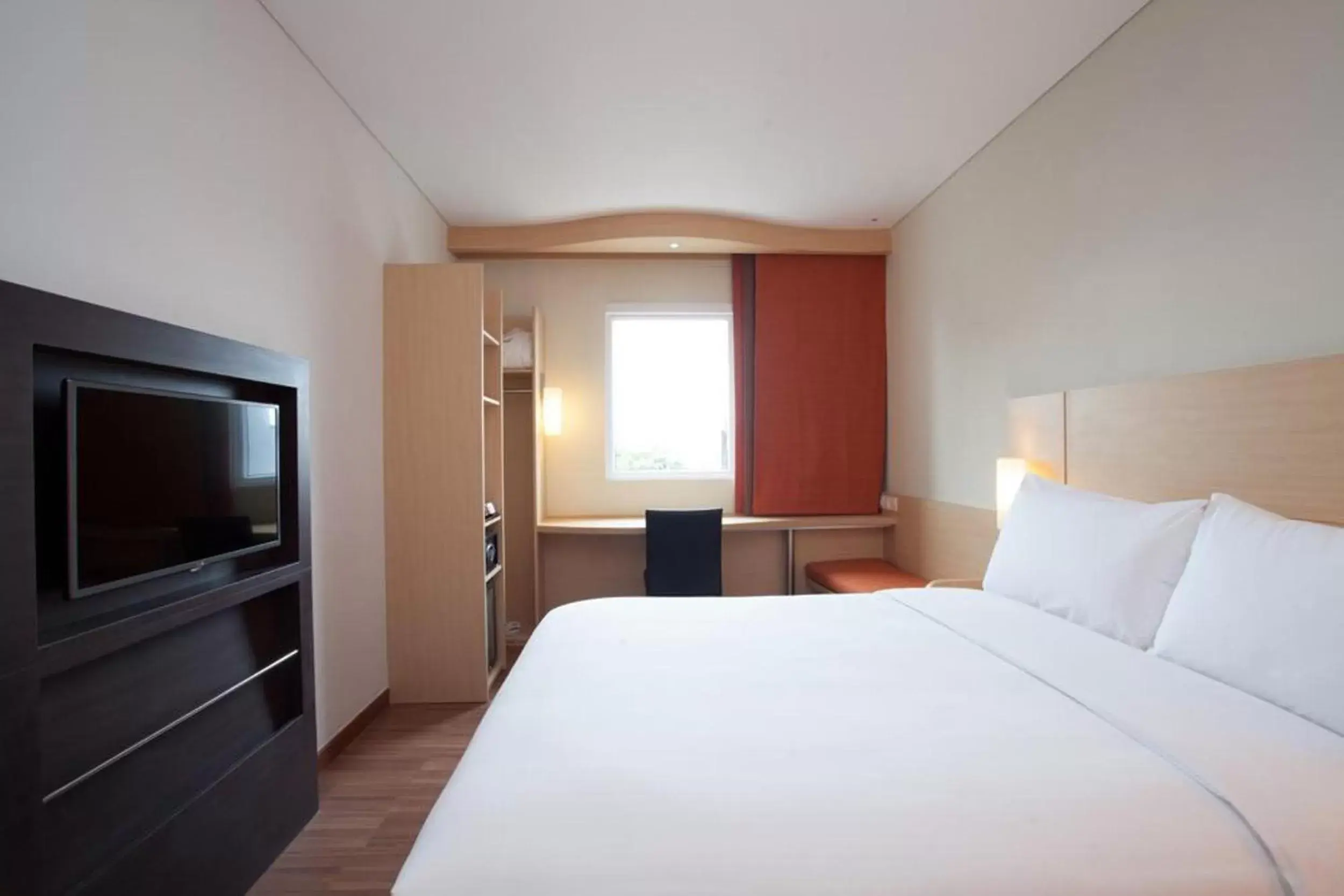 Bedroom, Bed in Ibis Makassar City Center Bedroom, Bed in Ibis Makassar City Center