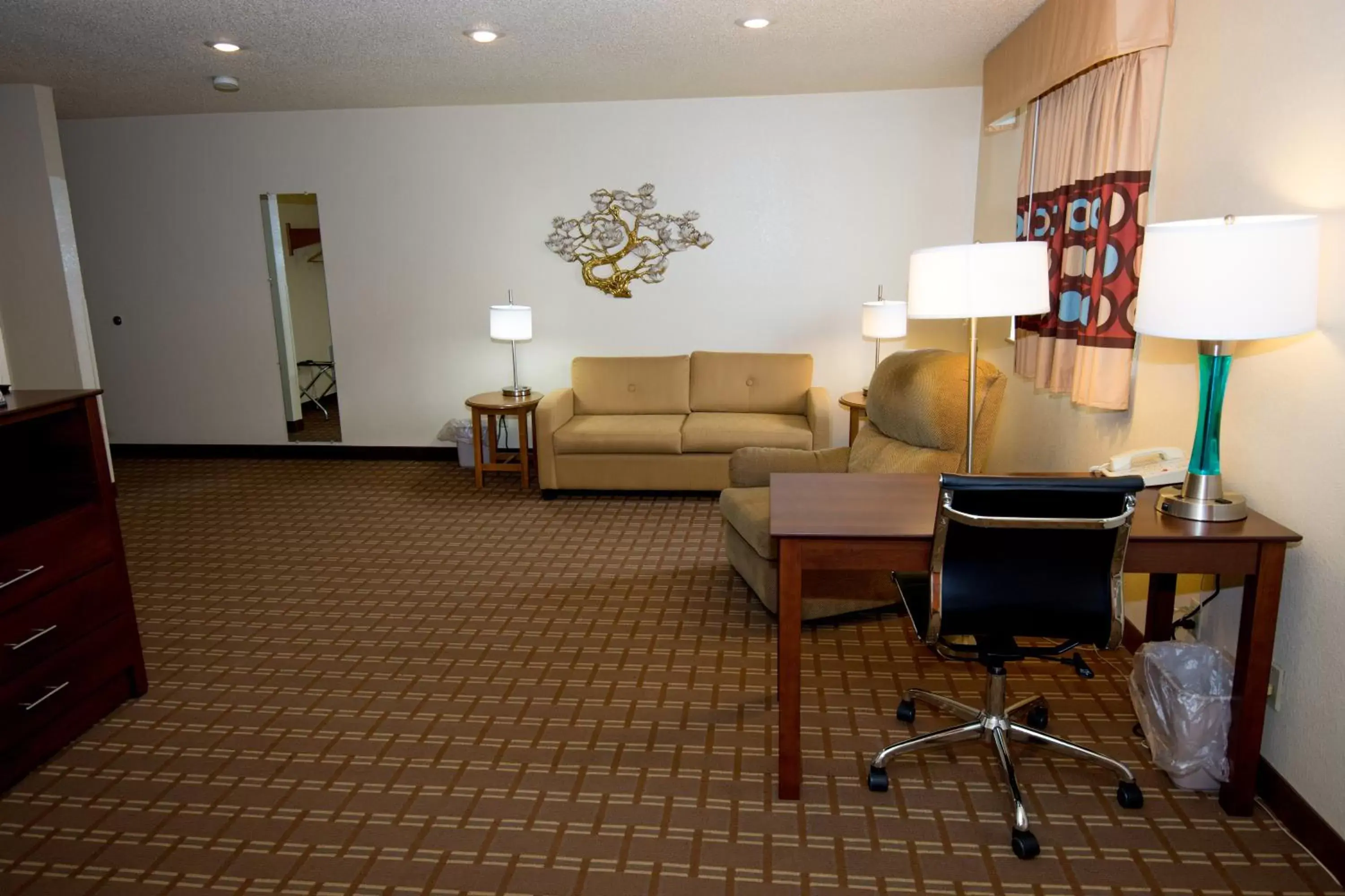 Living room, Seating Area in Super 8 by Wyndham Altoona