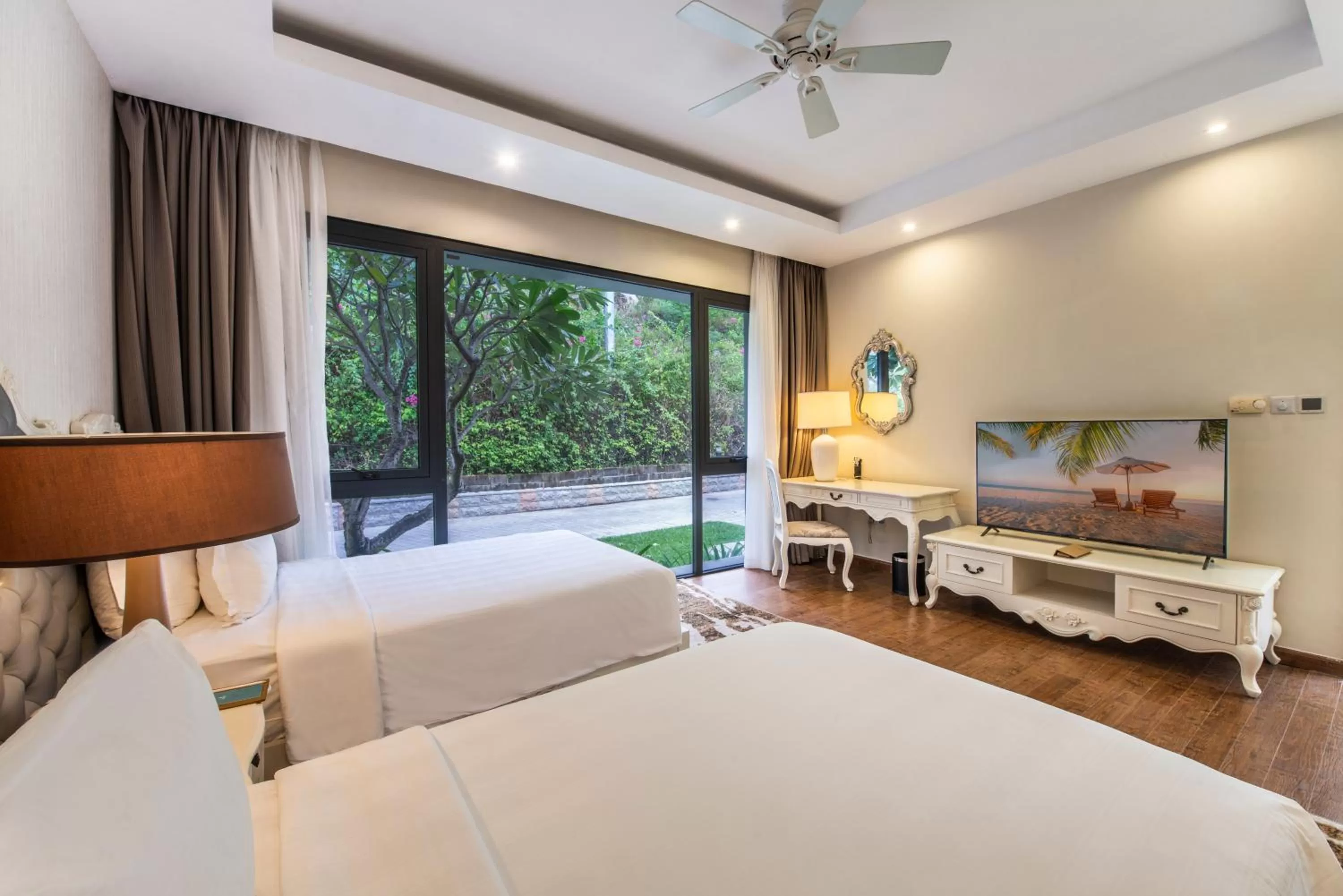 Bedroom, Bed in Vinpearl Resort & Spa Nha Trang Bay