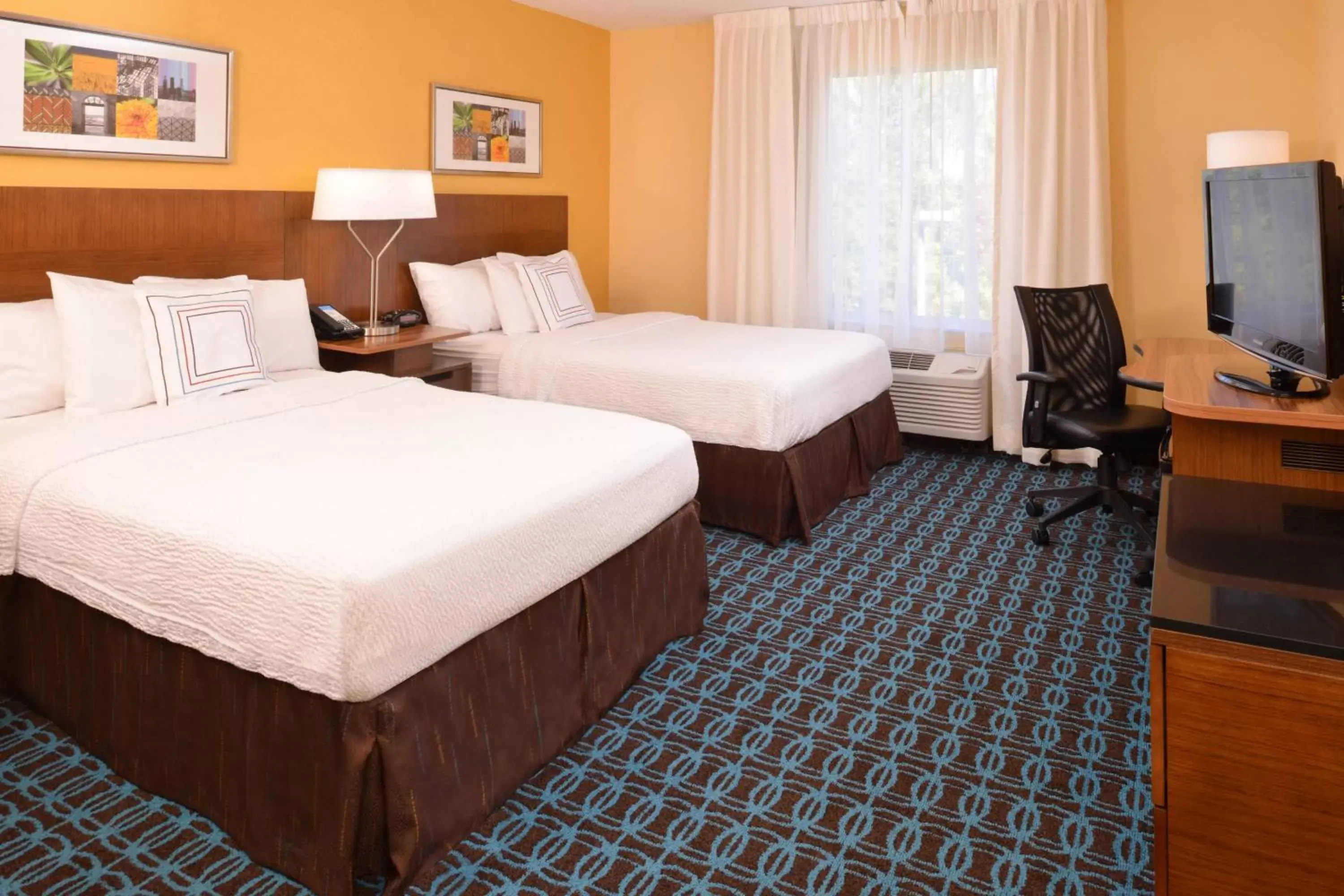 Photo of the whole room, Bed in Fairfield Inn & Suites by Marriott Anderson Clemson