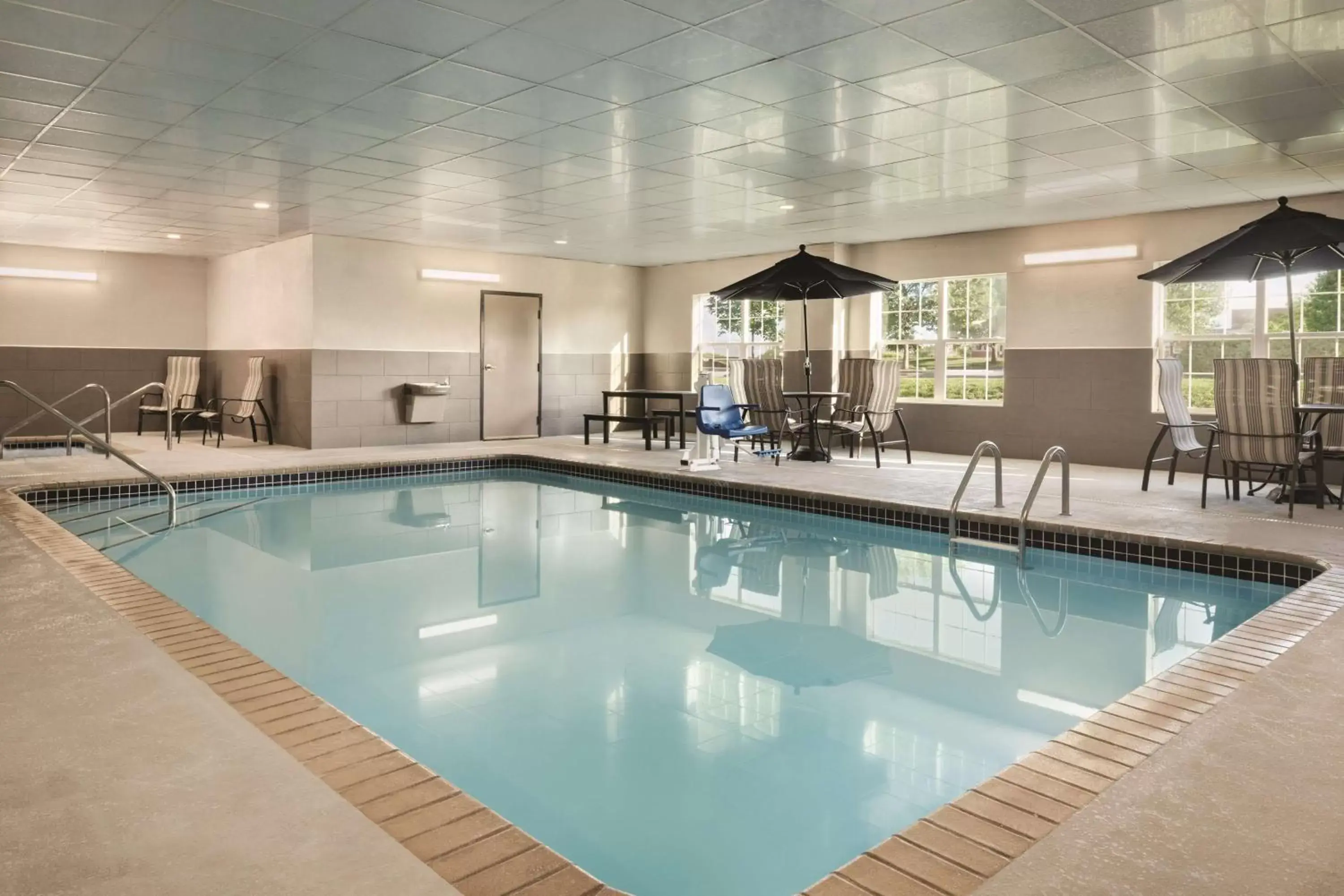 On site, Swimming Pool in Country Inn & Suites by Radisson, Coralville, IA