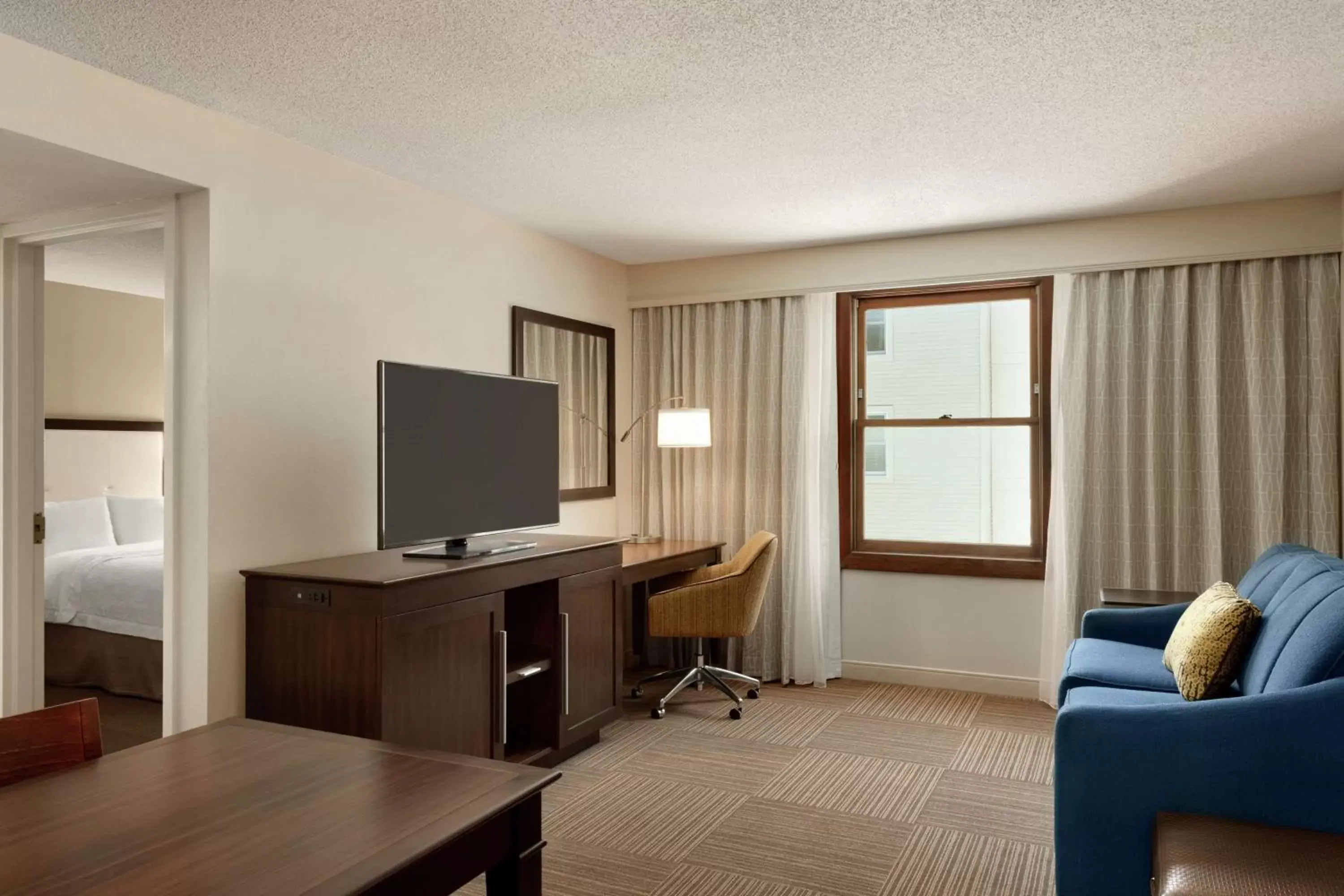 Bedroom, TV/Entertainment Center in Hampton Inn and Suites Springdale