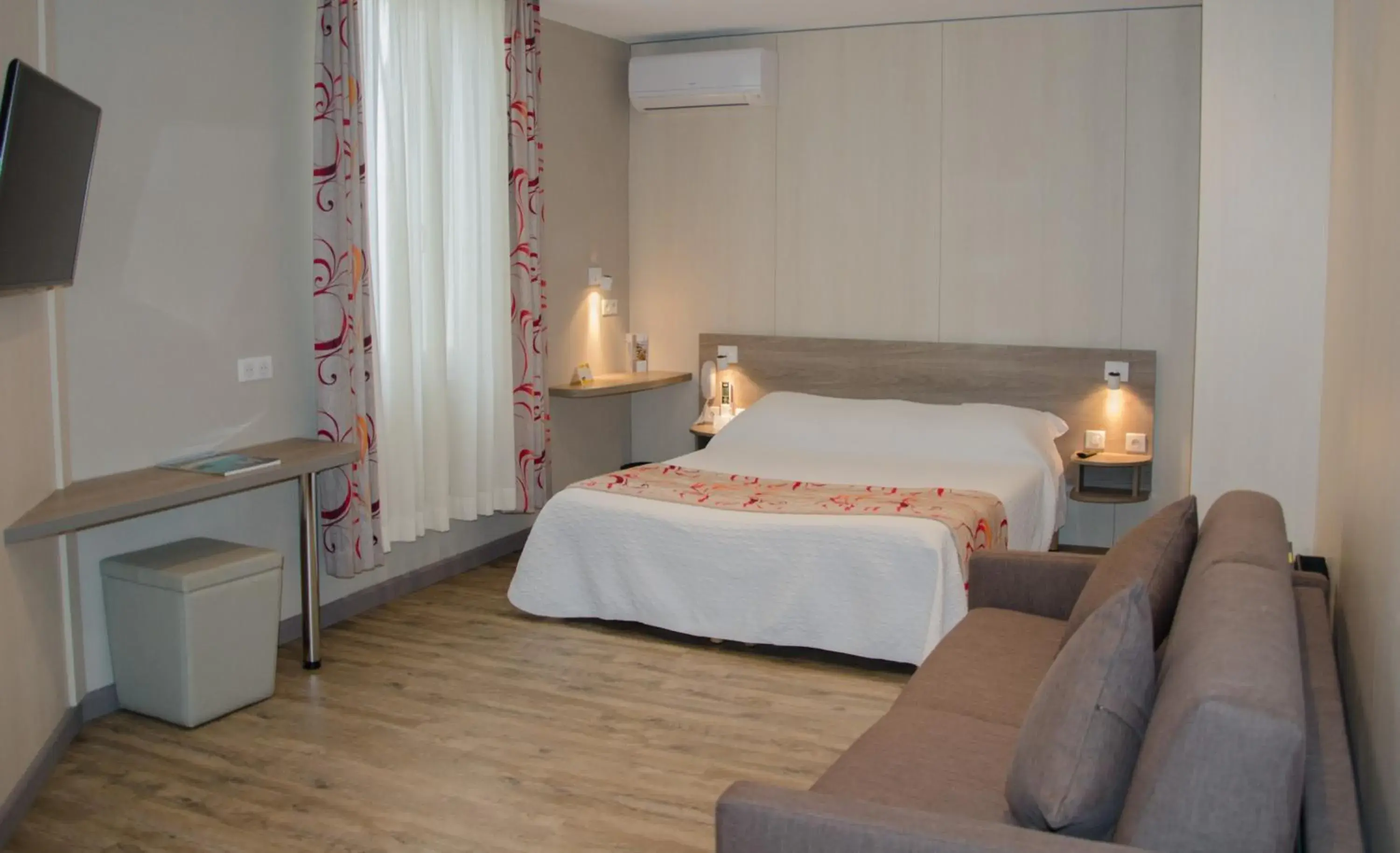 Bedroom, Bed in Hotel Le Revest