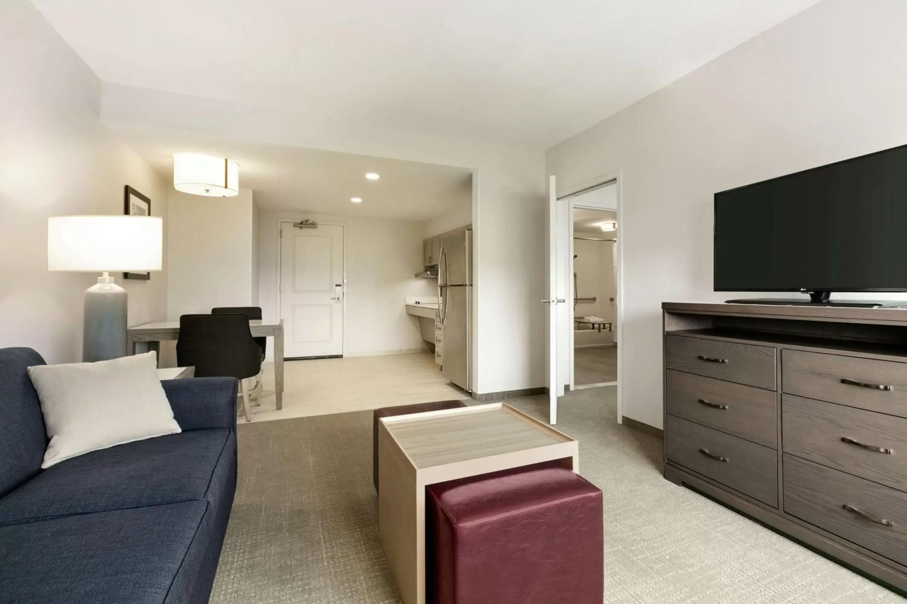 Bedroom, TV/Entertainment Center in Homewood Suites By Hilton Worcester