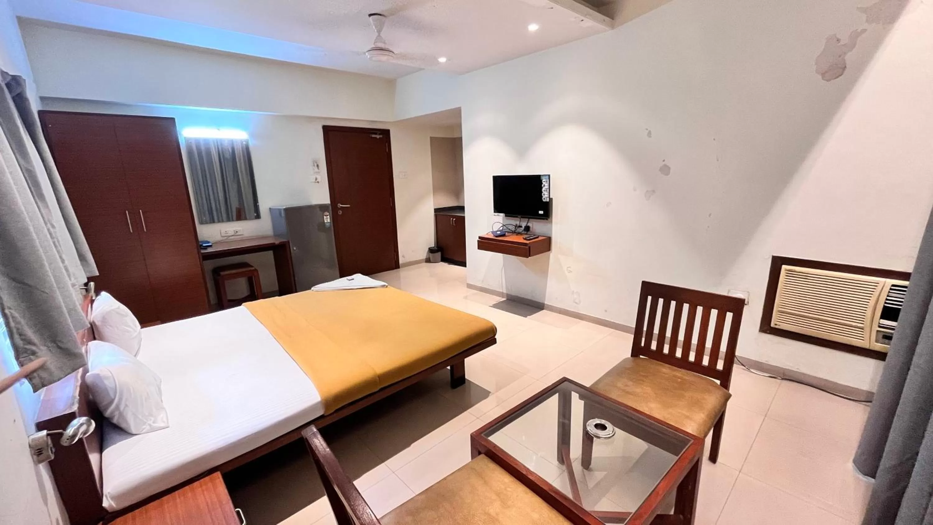 Bed in Hotel Sumanchandra Suites