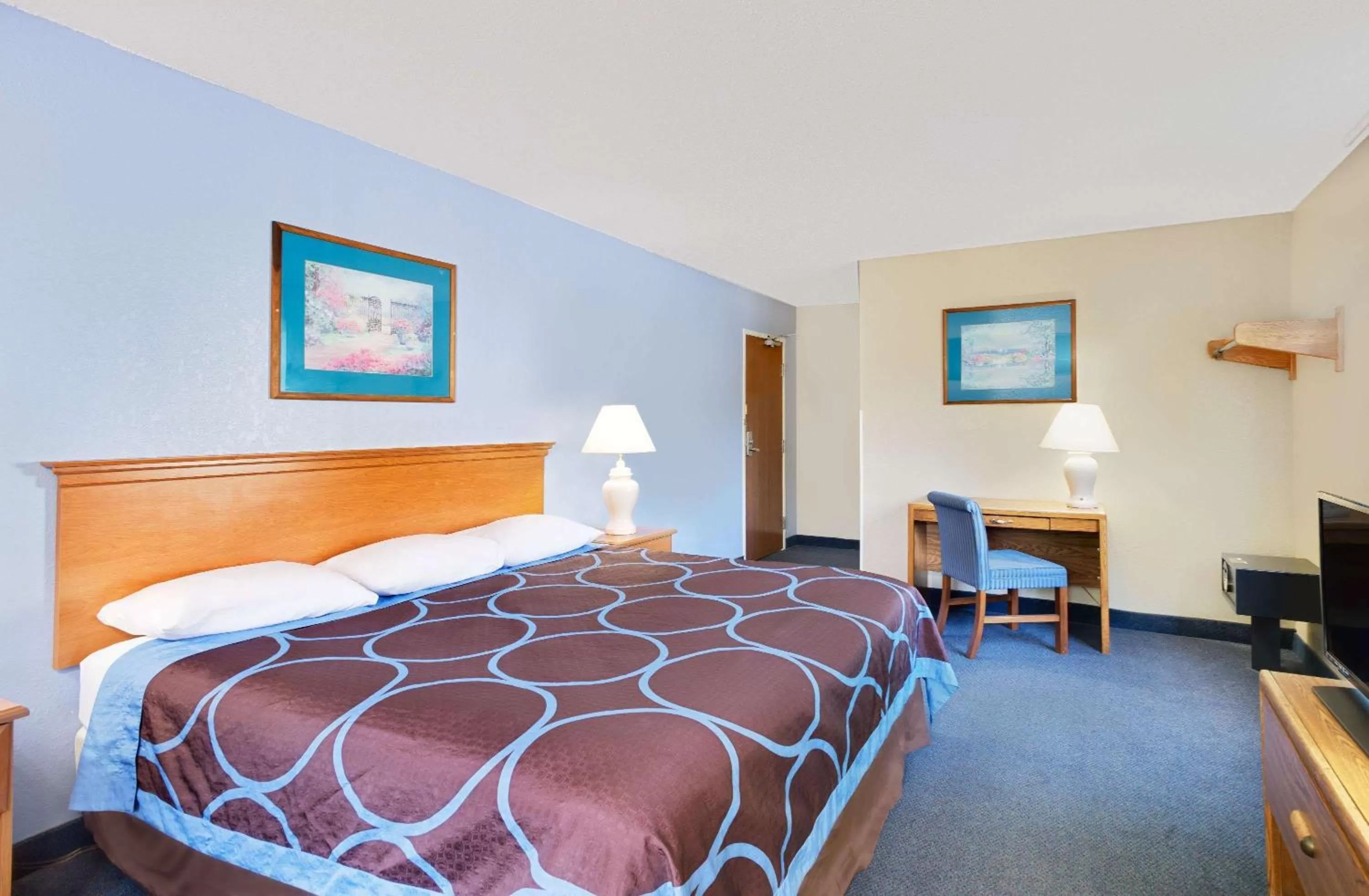 Photo of the whole room, Bed in Super 8 by Wyndham Newburgh/West Point Stewart Intl Airport