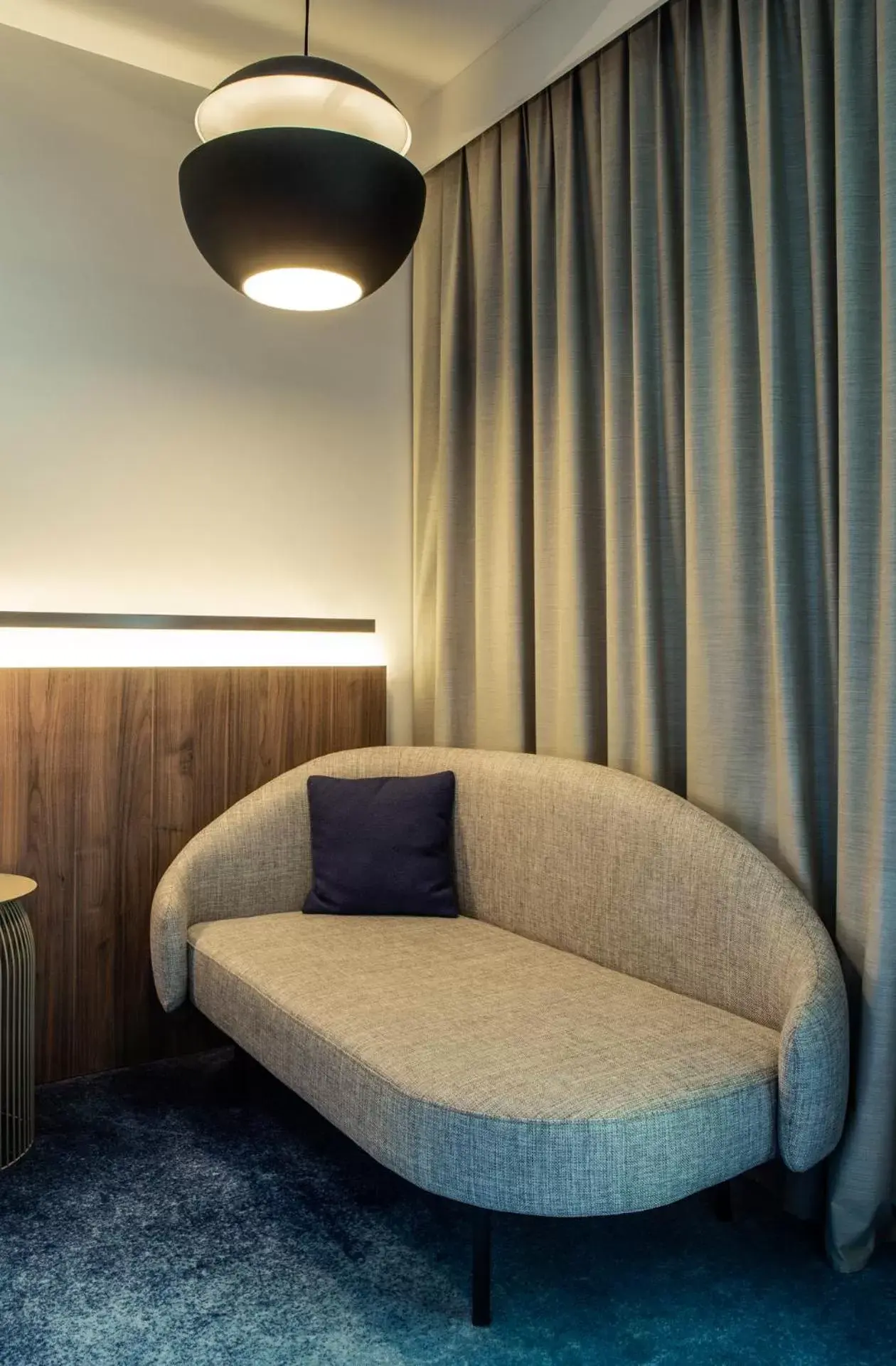 One King-Size Bed Standard Room with Single Sofa Bed in Crowne Plaza - Nice - Grand Arenas by IHG One King-Size Bed Standard Room with Single Sofa Bed in Crowne Plaza - Nice - Grand Arenas by IHG