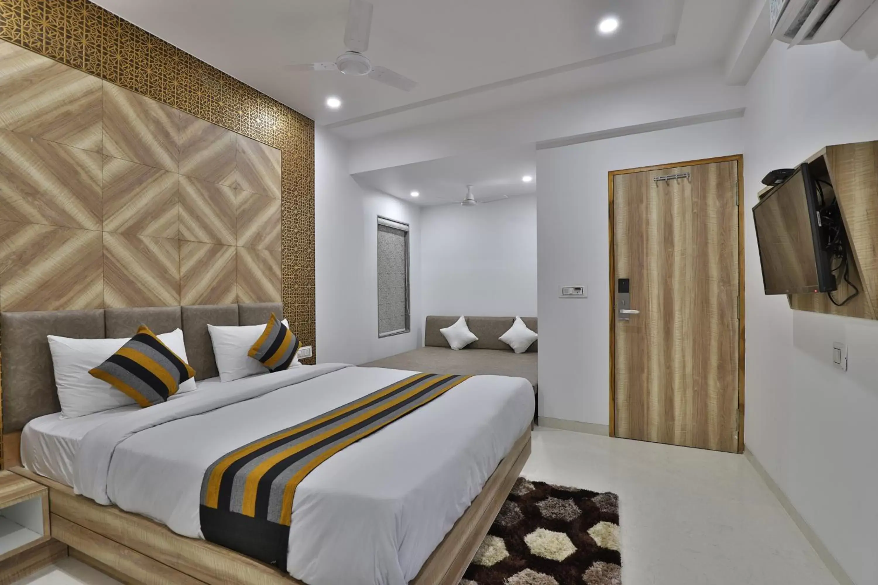 Photo of the whole room, Bed in HOTEL LE GRAND Photo of the whole room, Bed in HOTEL LE GRAND