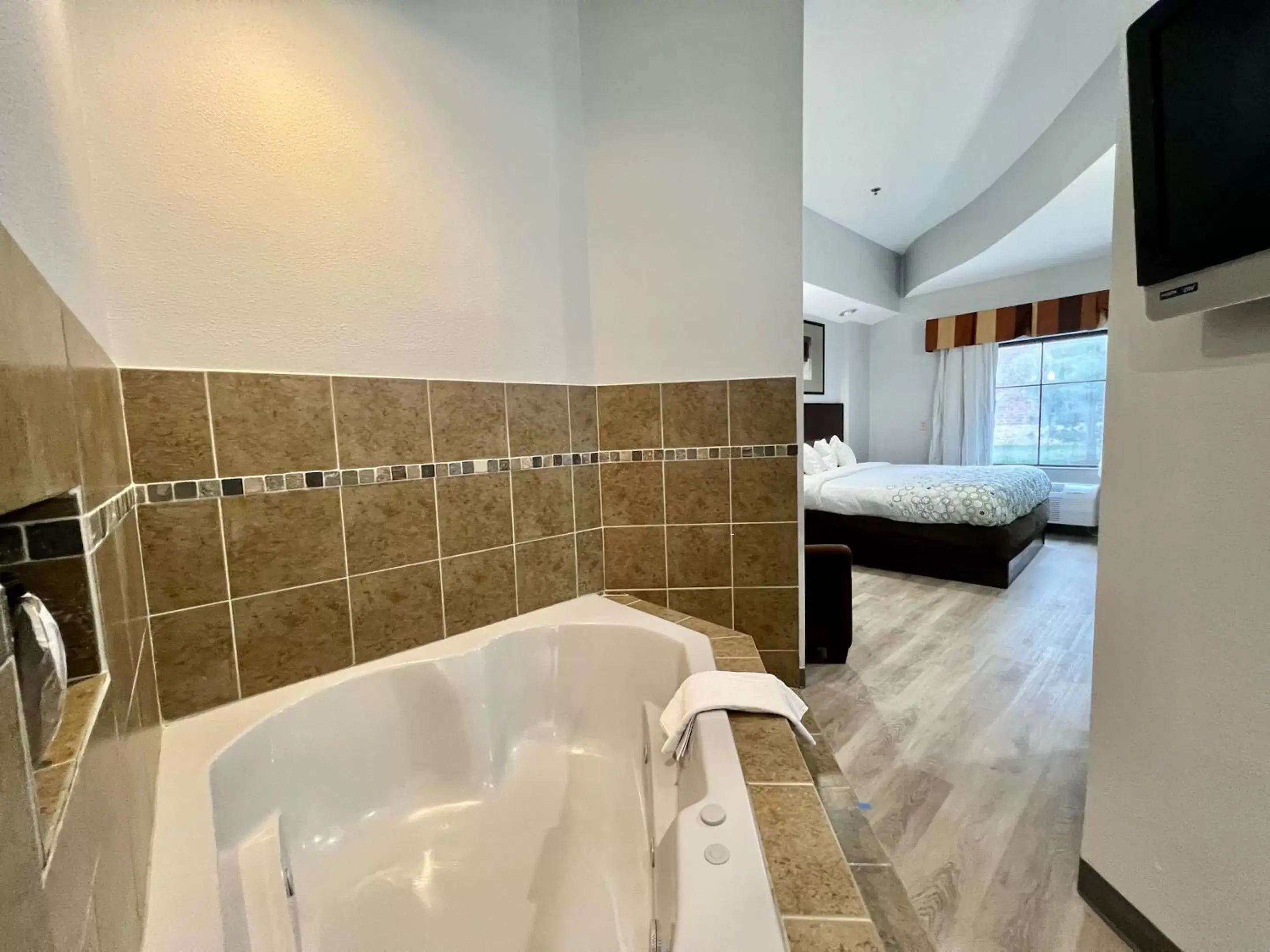 Spa and wellness centre/facilities, Bed in HomeTowne Studios & Suites by Red Roof Washington Spa and wellness centre/facilities, Bed in HomeTowne Studios & Suites by Red Roof Washington