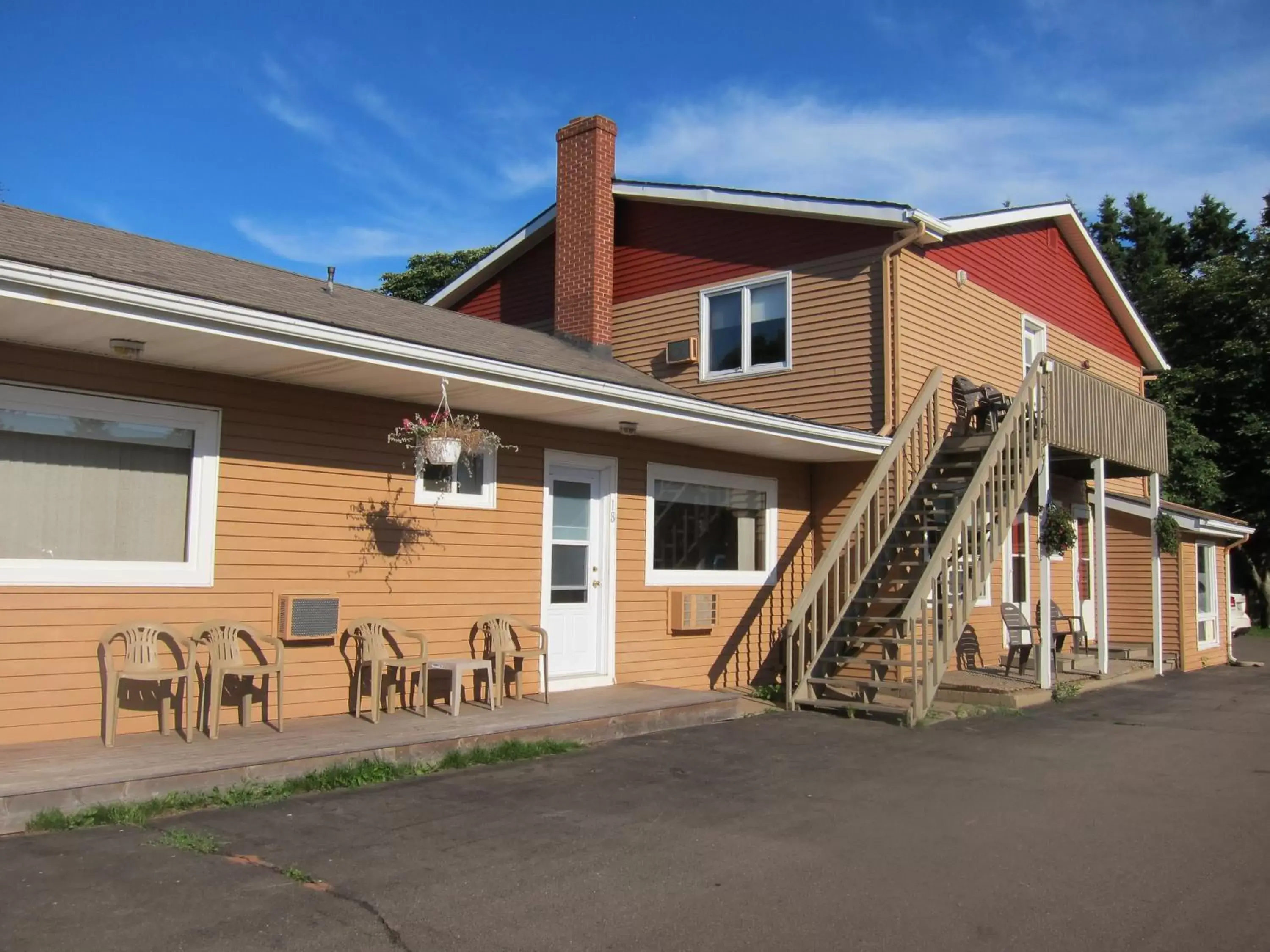 Facade/entrance, Property Building in Shine Motel