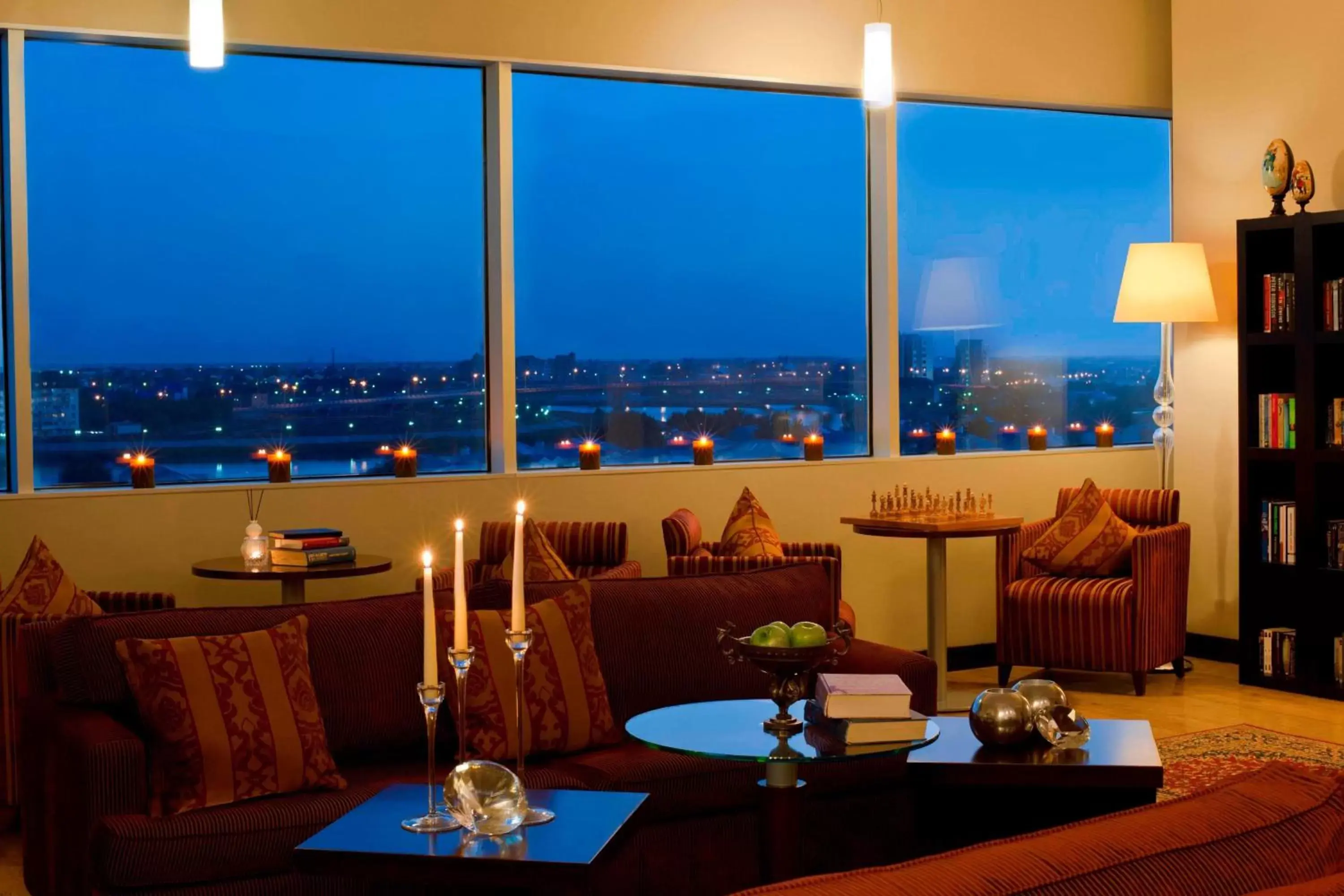 Lounge or bar, Restaurant/Places to Eat in Renaissance Atyrau Hotel