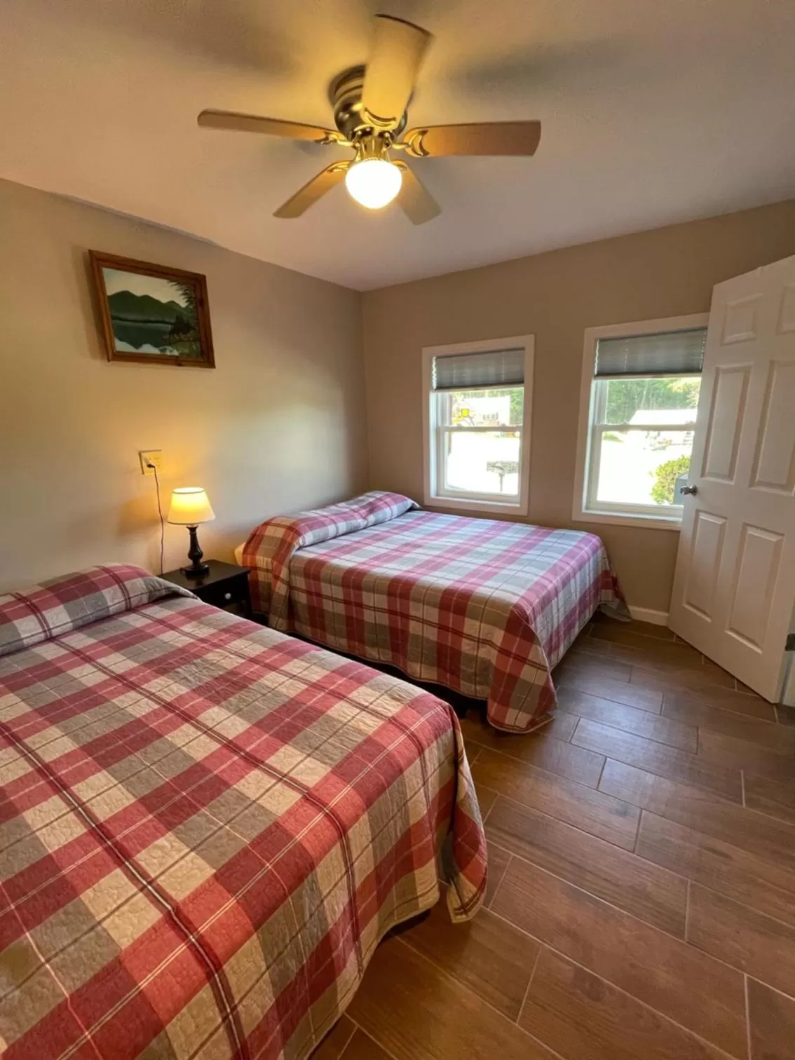 Bedroom, Bed in Hill View Motel and Cottages