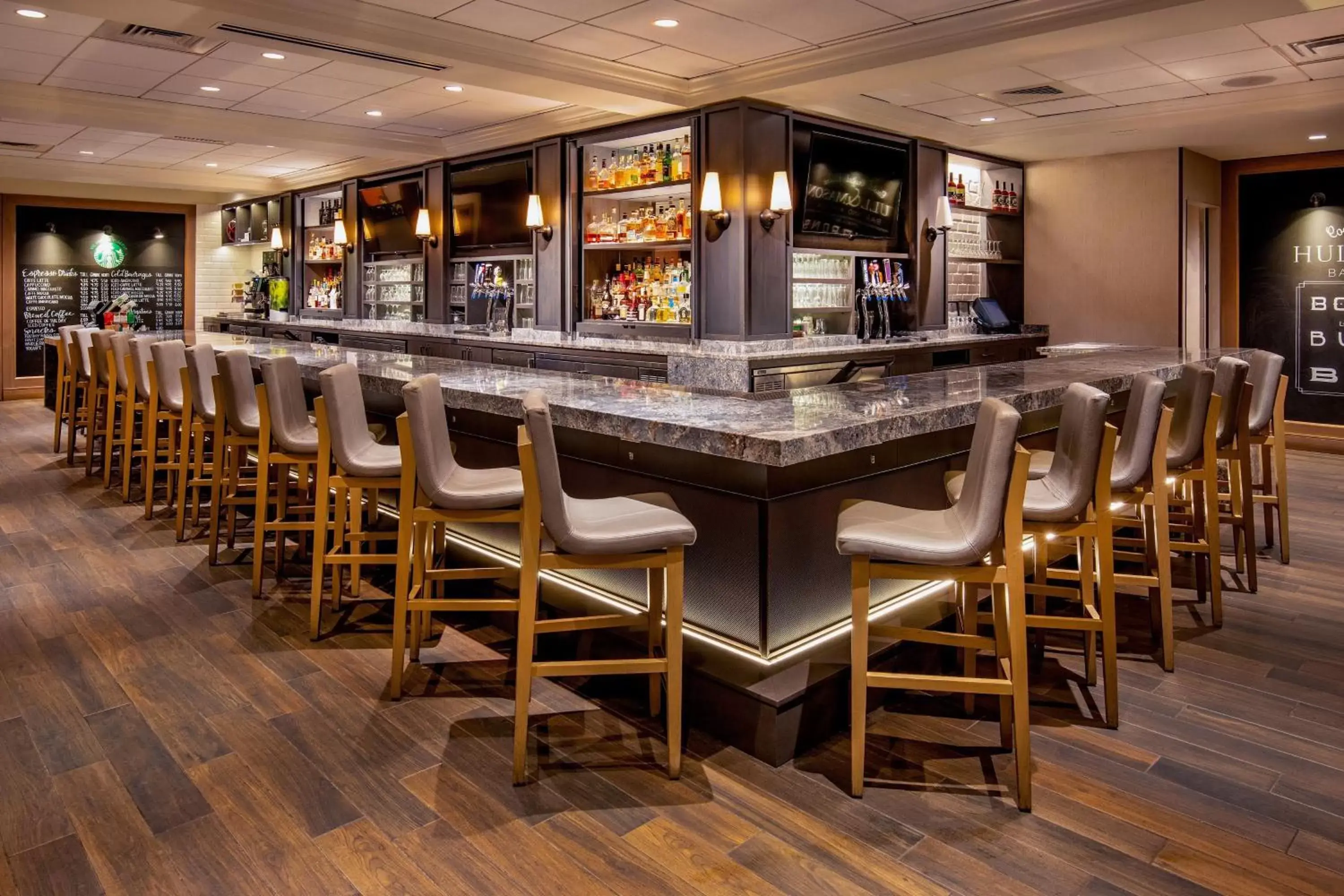Restaurant/places to eat, Lounge/Bar in Marriott Boston Quincy