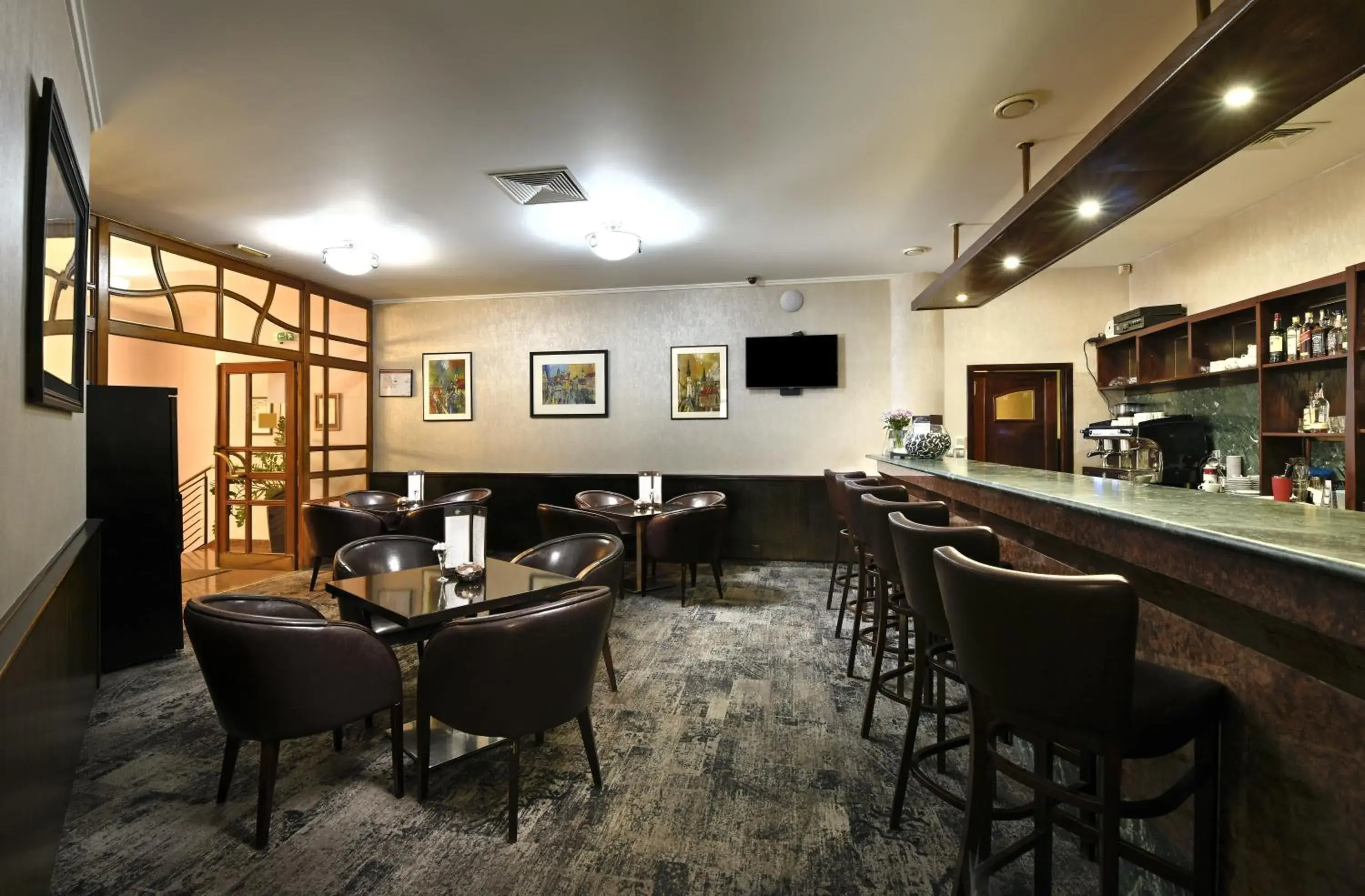 Lounge or bar, Restaurant/Places to Eat in Hotel Tatra