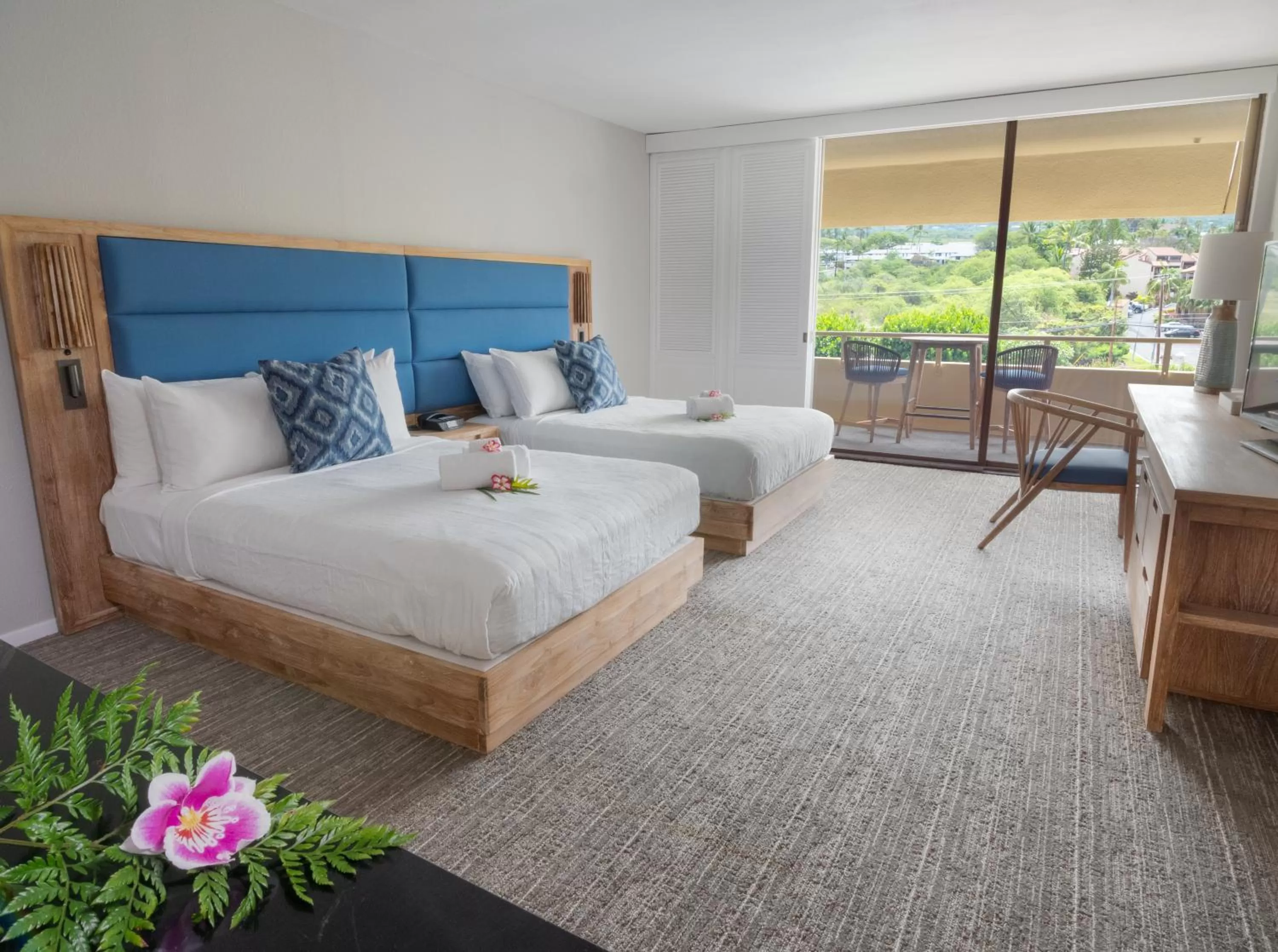 Photo of the whole room, Bed in Royal Kona Resort