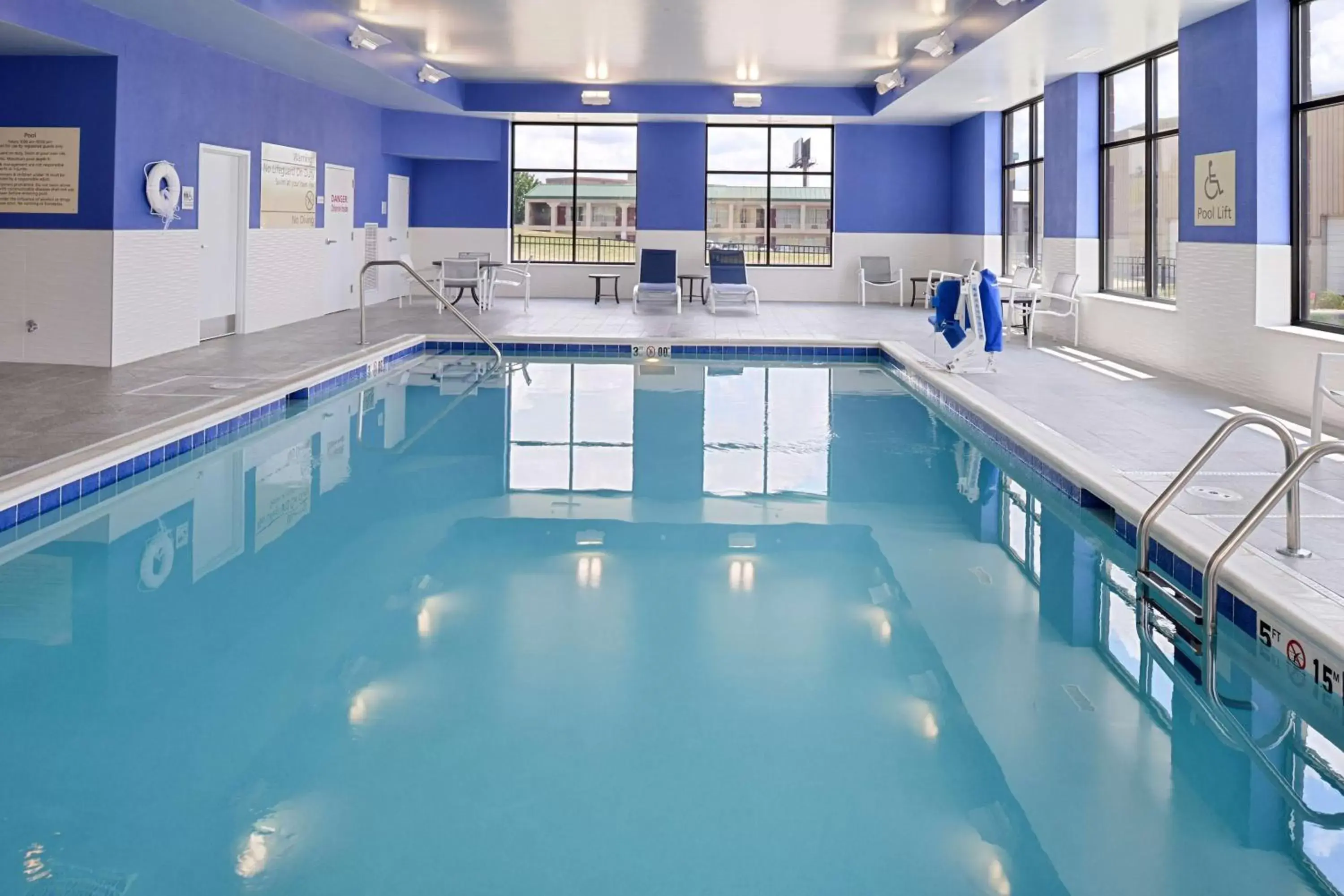 Pool view, Swimming Pool in Hampton Inn & Suites Cincinnati-Mason, Ohio