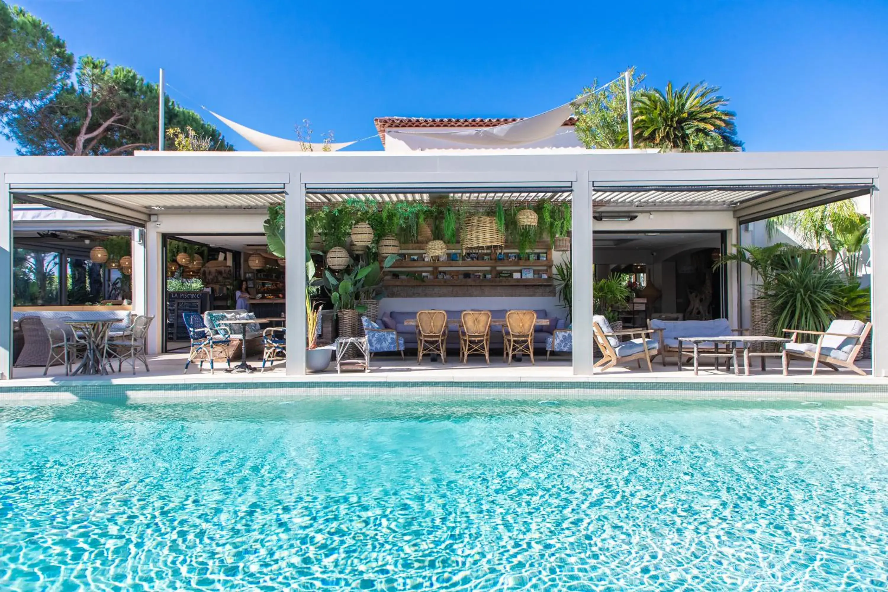 Patio, Swimming Pool in Hôtel Font Mourier