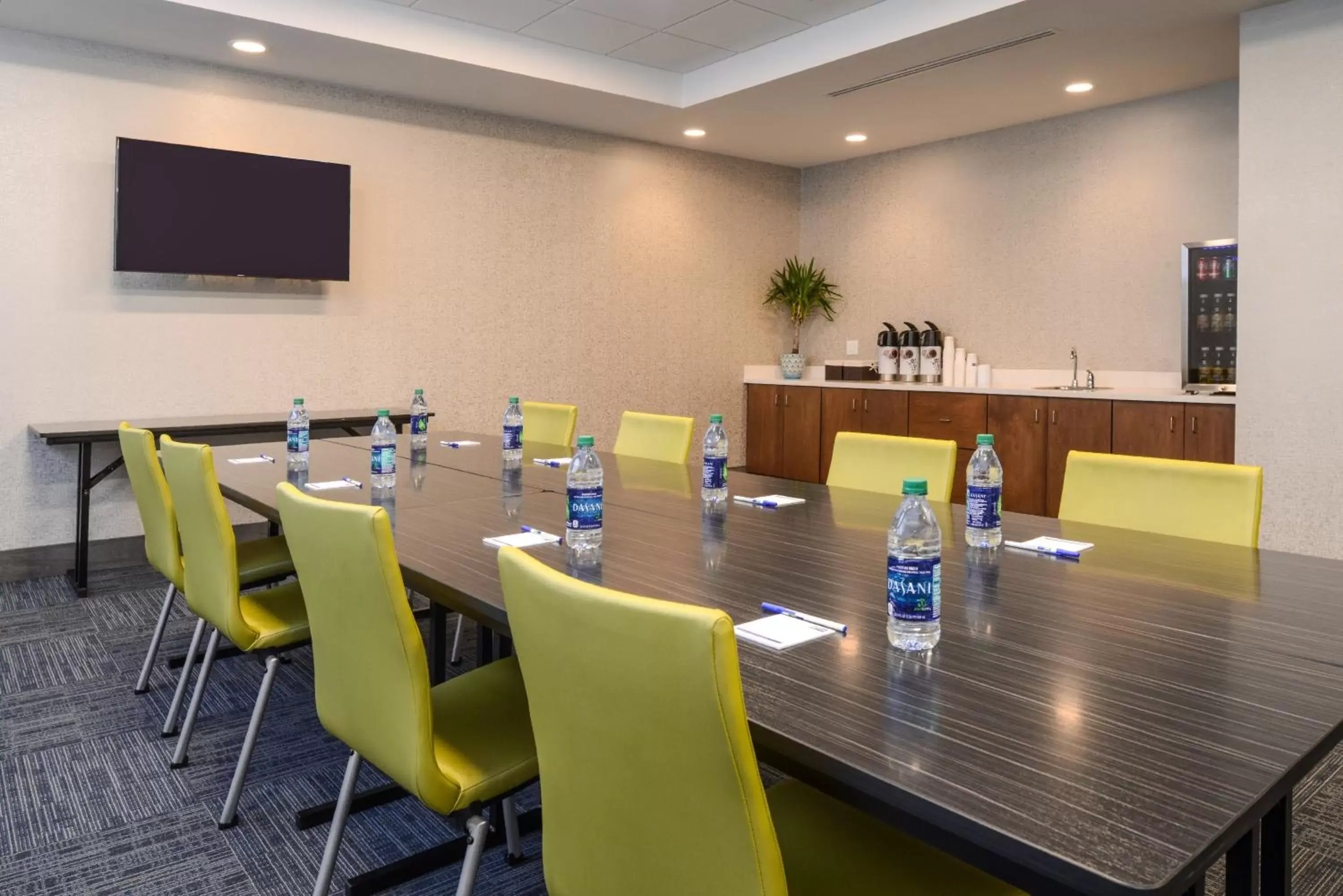 Meeting/conference room in Holiday Inn Express & Suites Alachua - Gainesville Area, an IHG Hotel