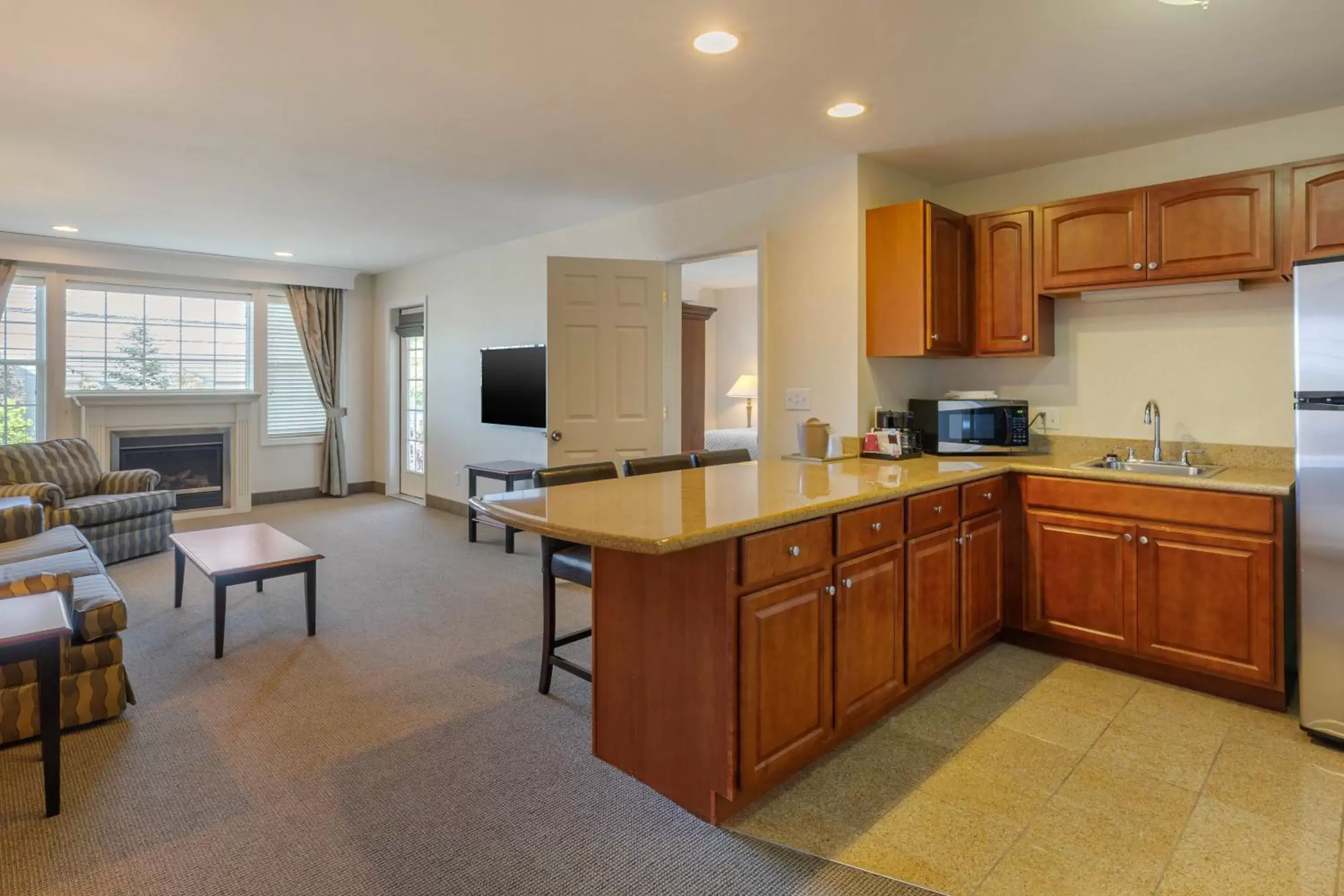Kitchen or kitchenette, Kitchen/Kitchenette in Ogunquit Hotel and Suites