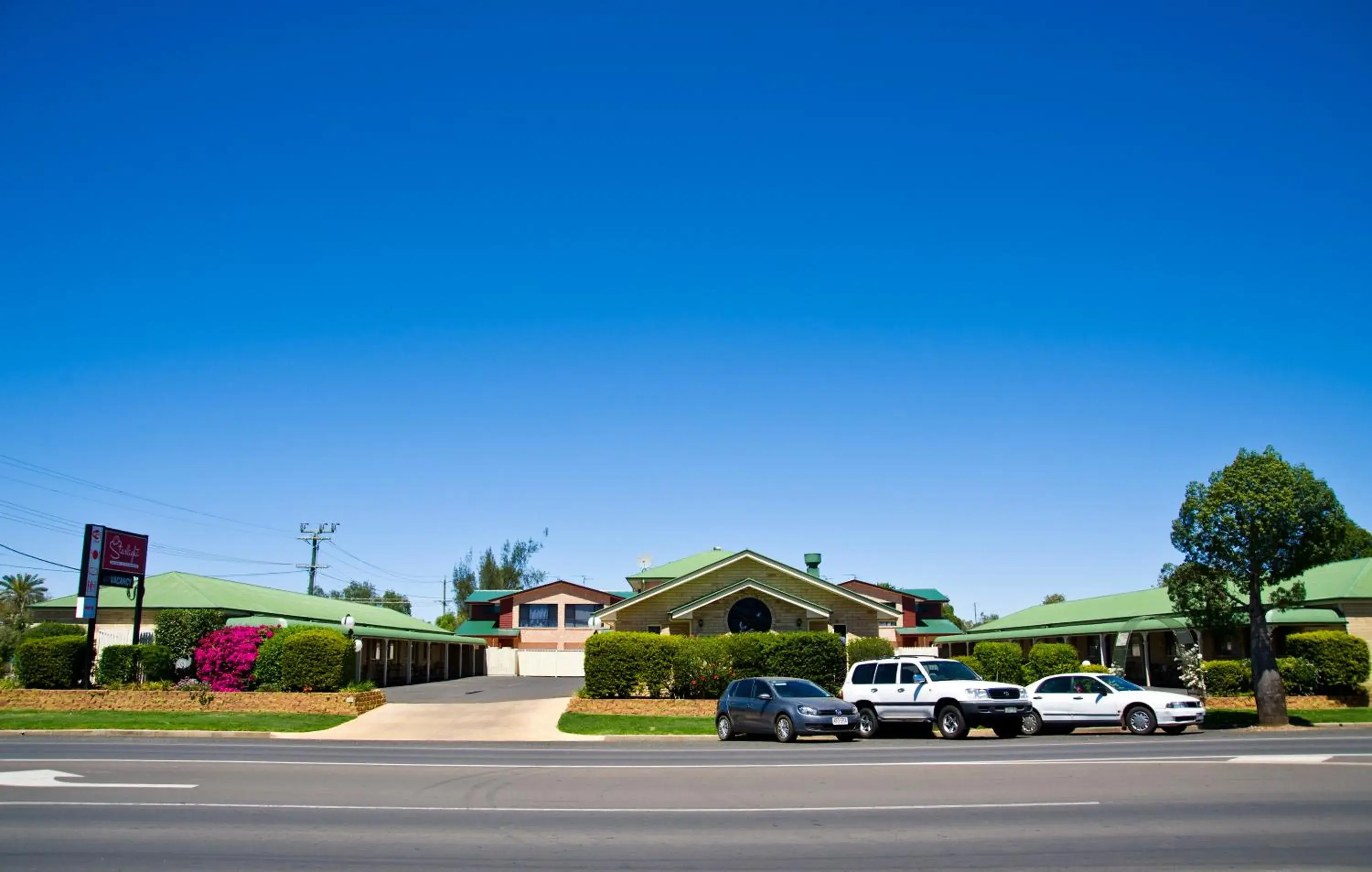 Facade/entrance, Property Building in Starlight Motor Inn