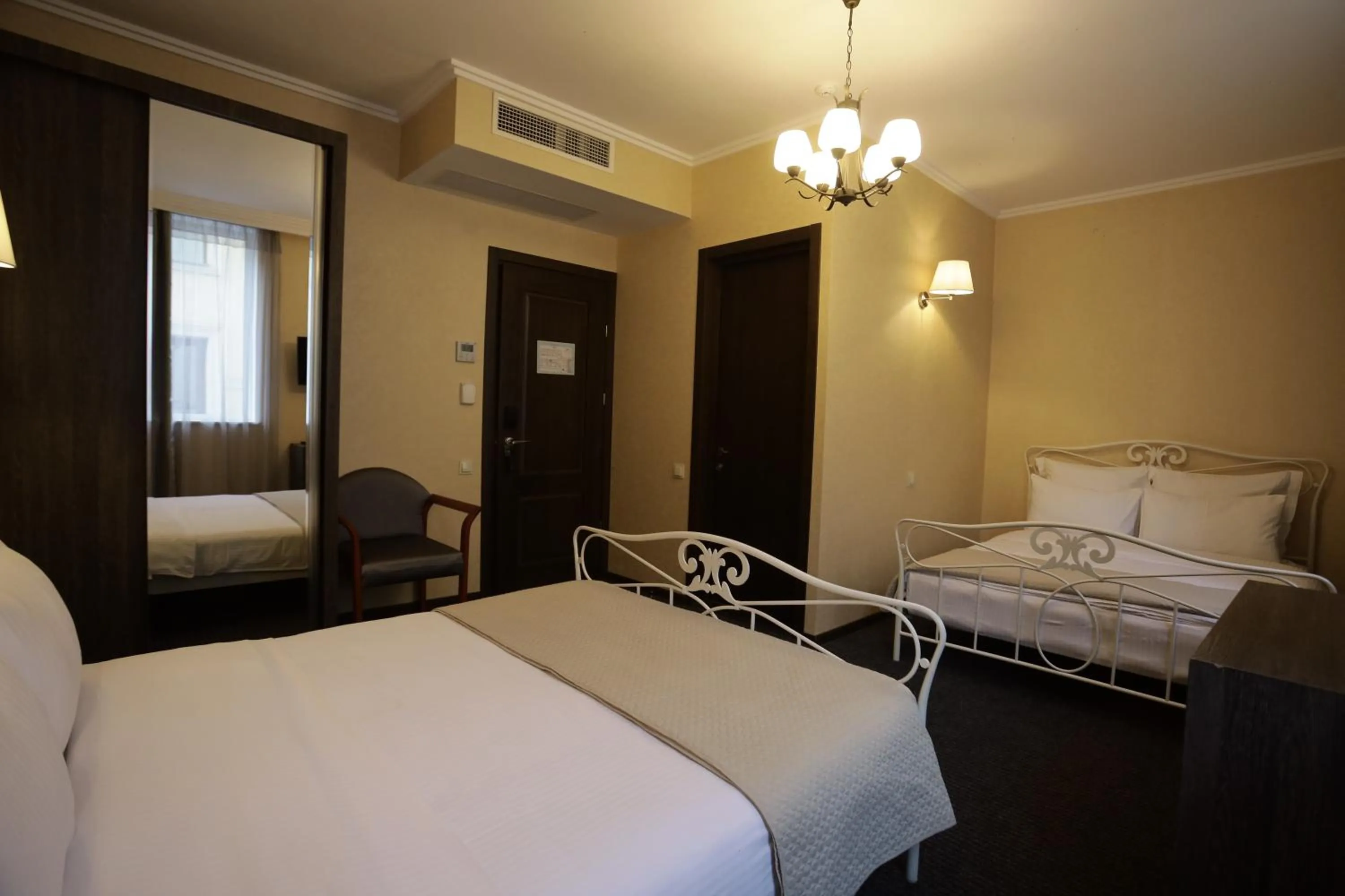 Bedroom in Redline Hotel