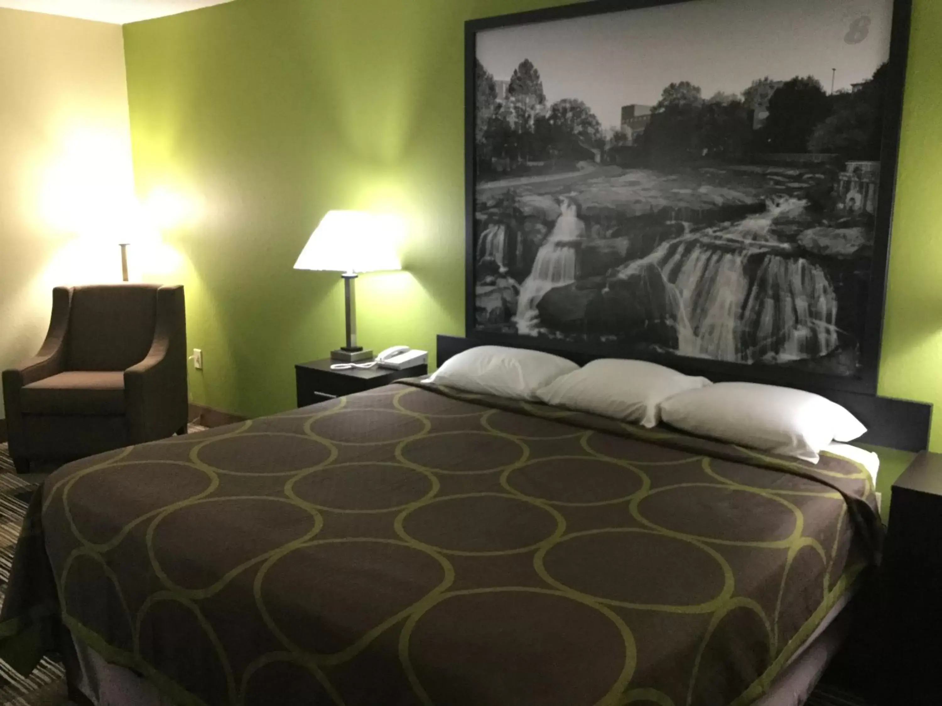 Bed in Super 8 by Wyndham Greer/Spartanburg Area