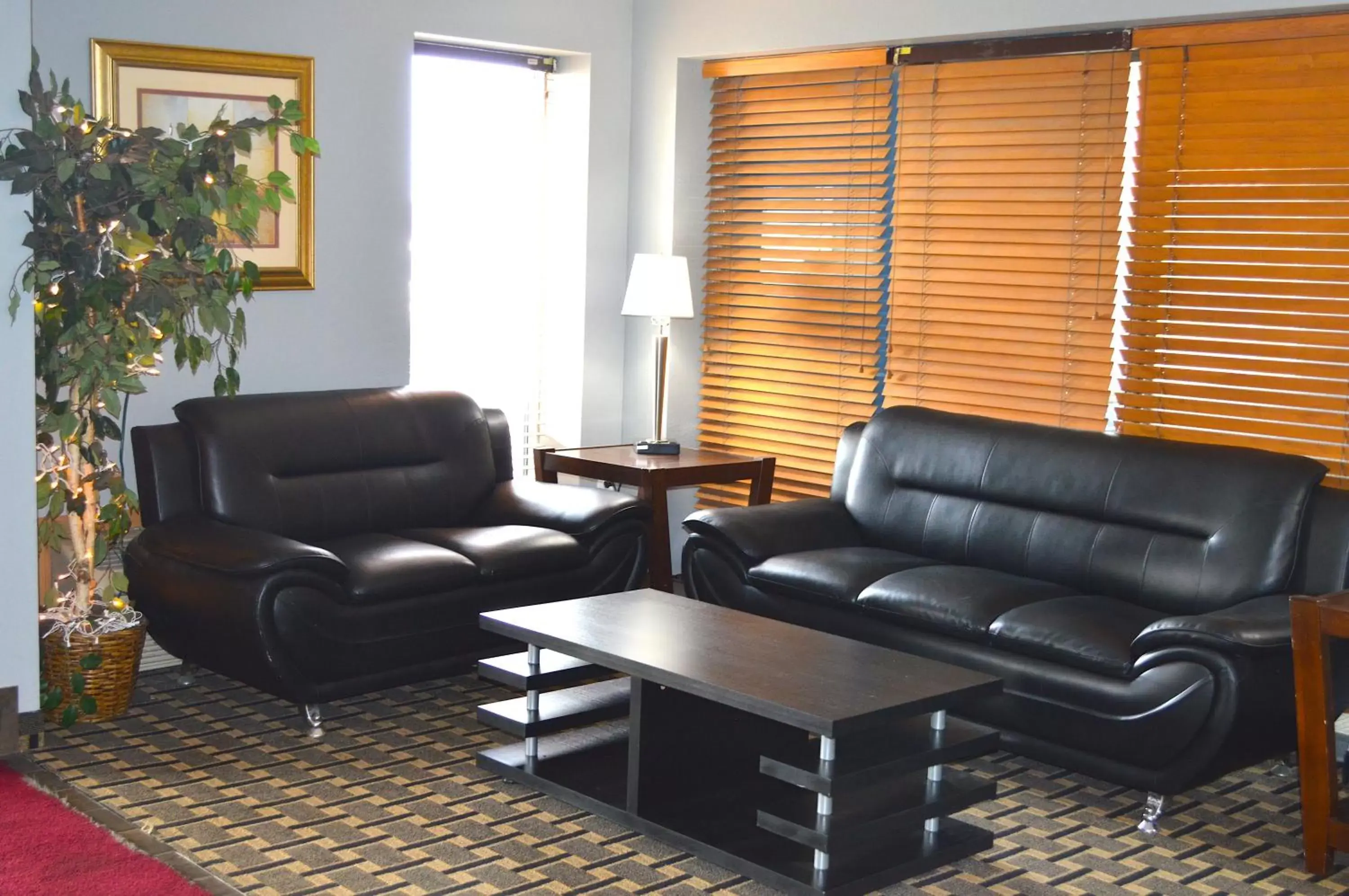 Lobby or reception, Seating Area in Americas Best Value Inn and Suites St. Cloud