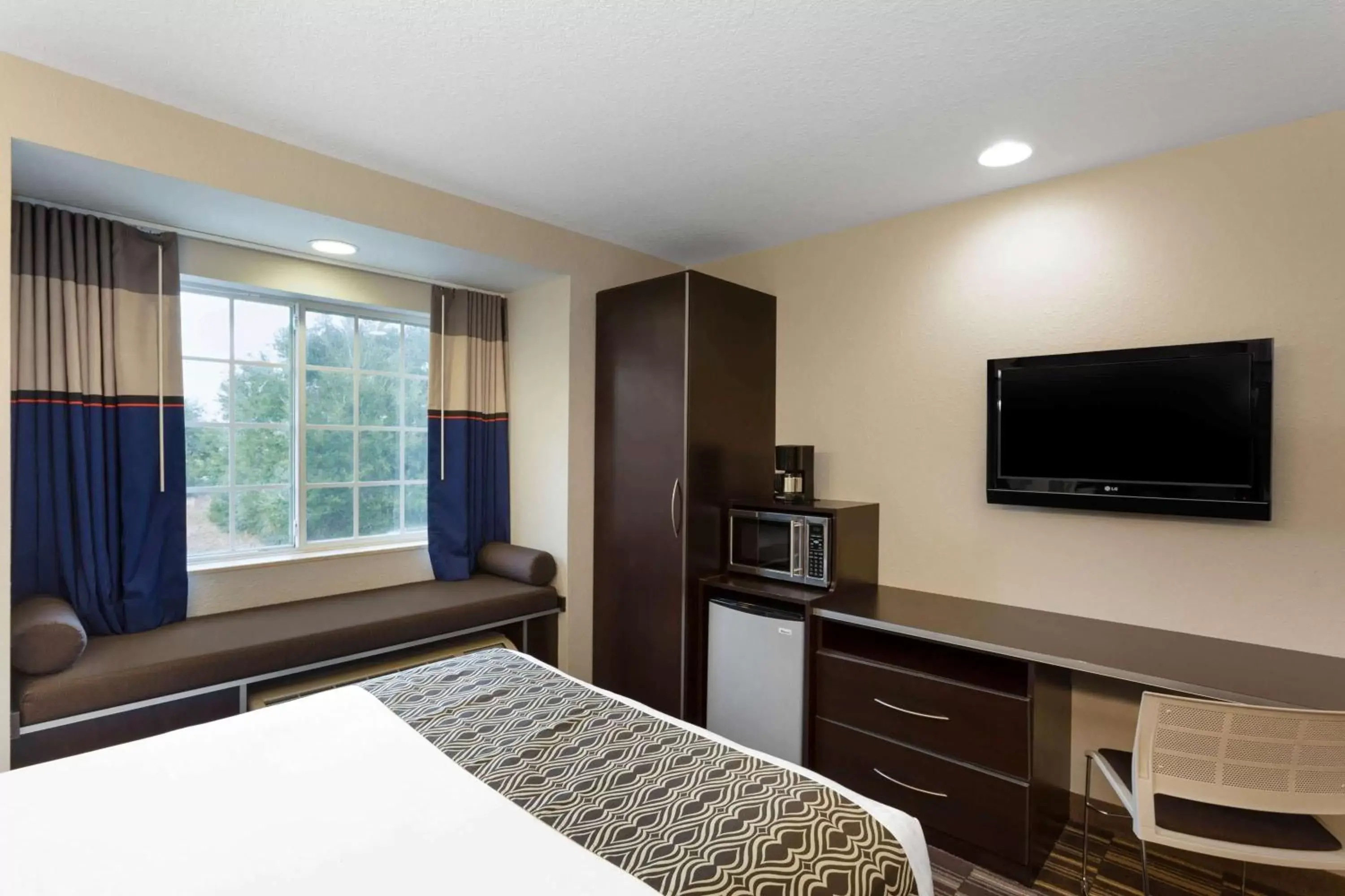 Photo of the whole room, TV/Entertainment Center in Microtel Inn & Suites by Wyndham Brooksville