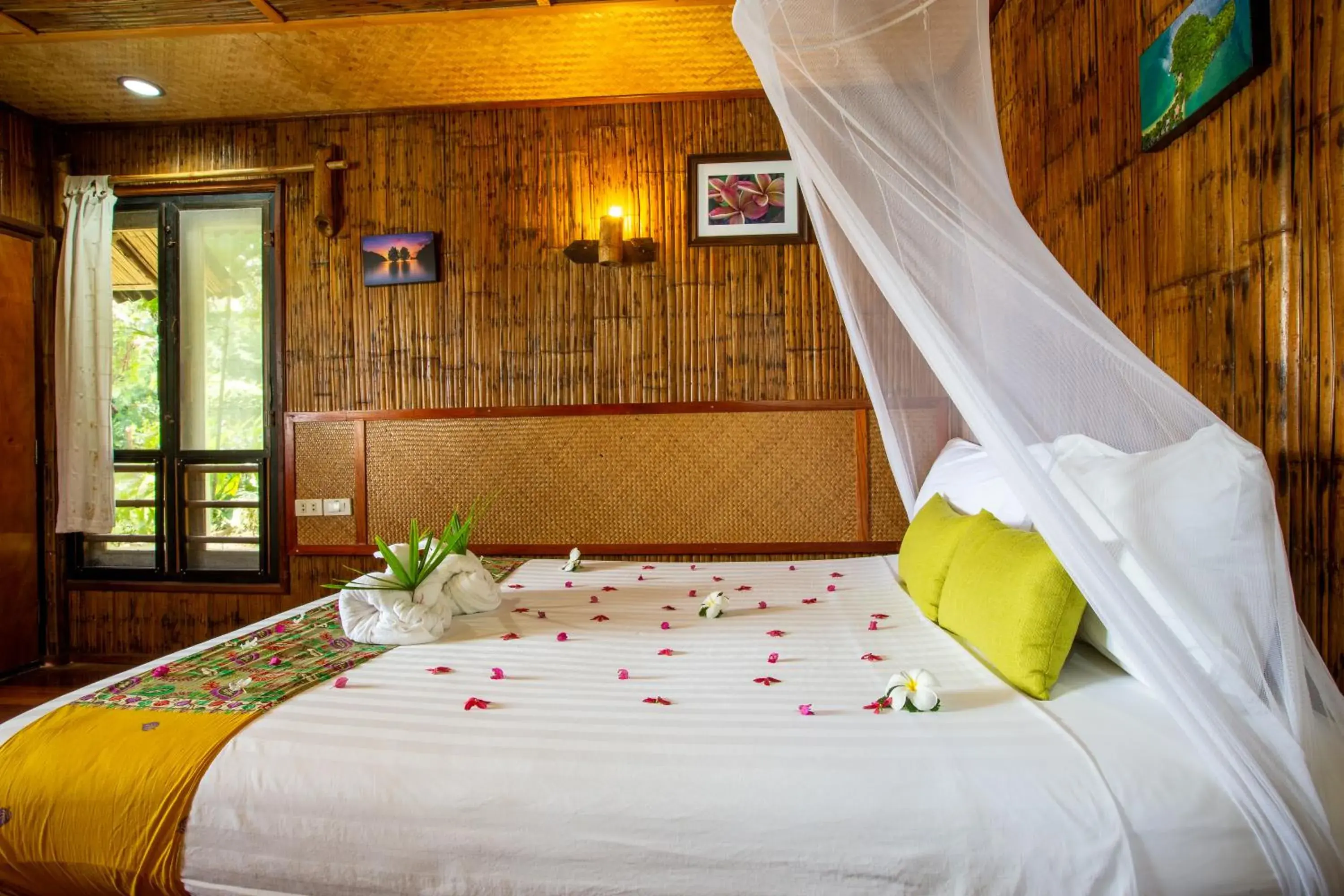 Bed in Railay Garden View Resort