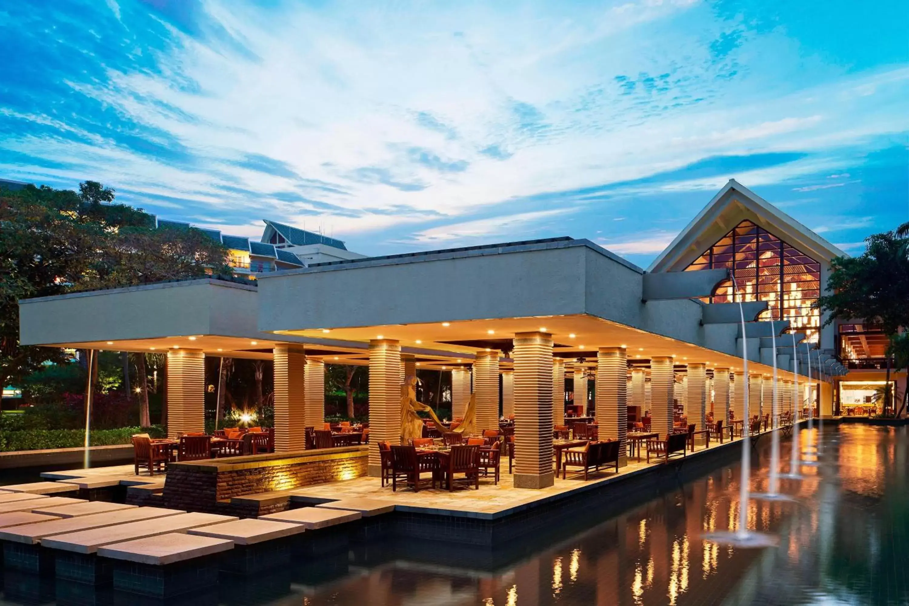 Restaurant/places to eat, Property Building in Sheraton Sanya Yalong Bay Resort