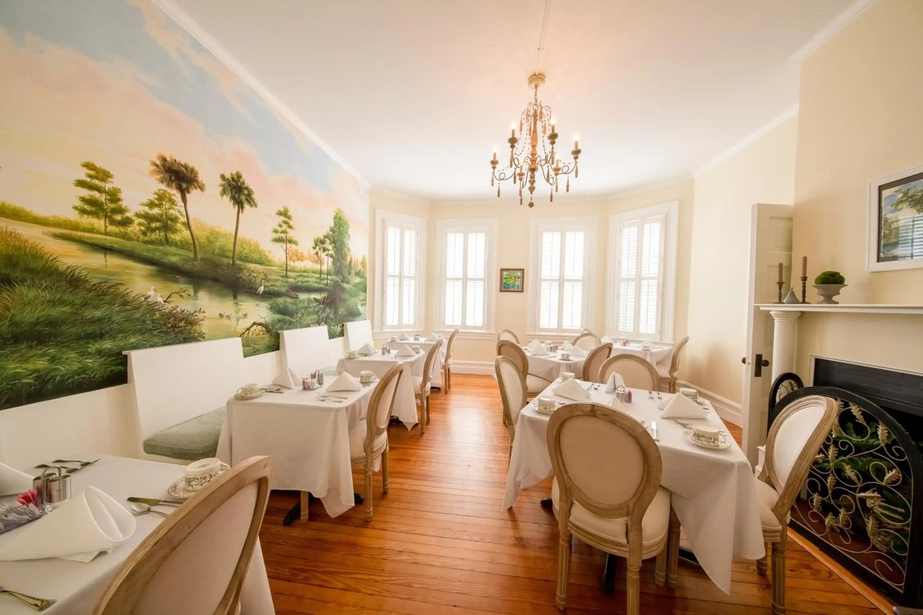 Restaurant/Places to Eat in The Edenton Collection-Captain's Quarters Inn