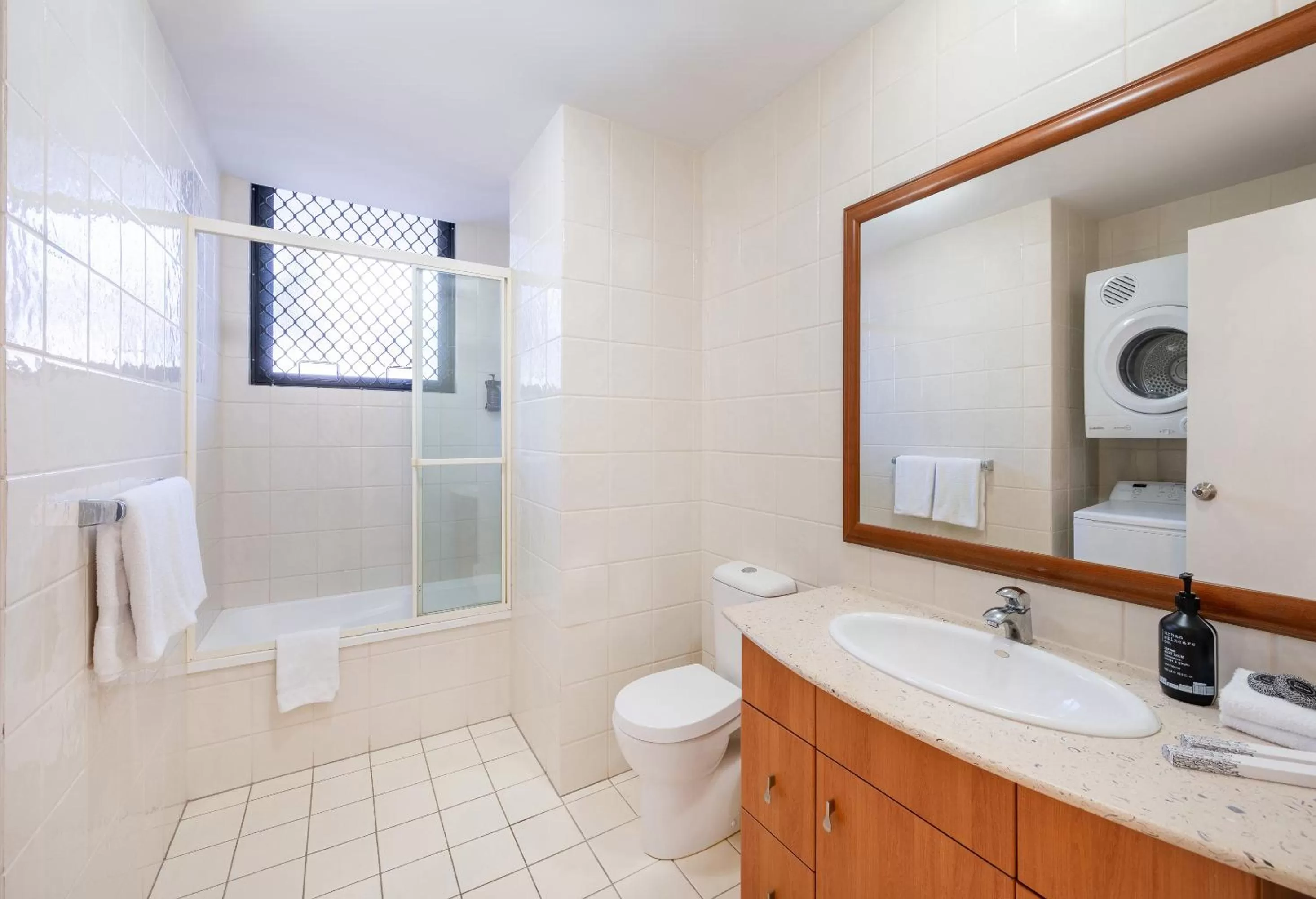 Bathroom in Mantra Coolangatta Beach