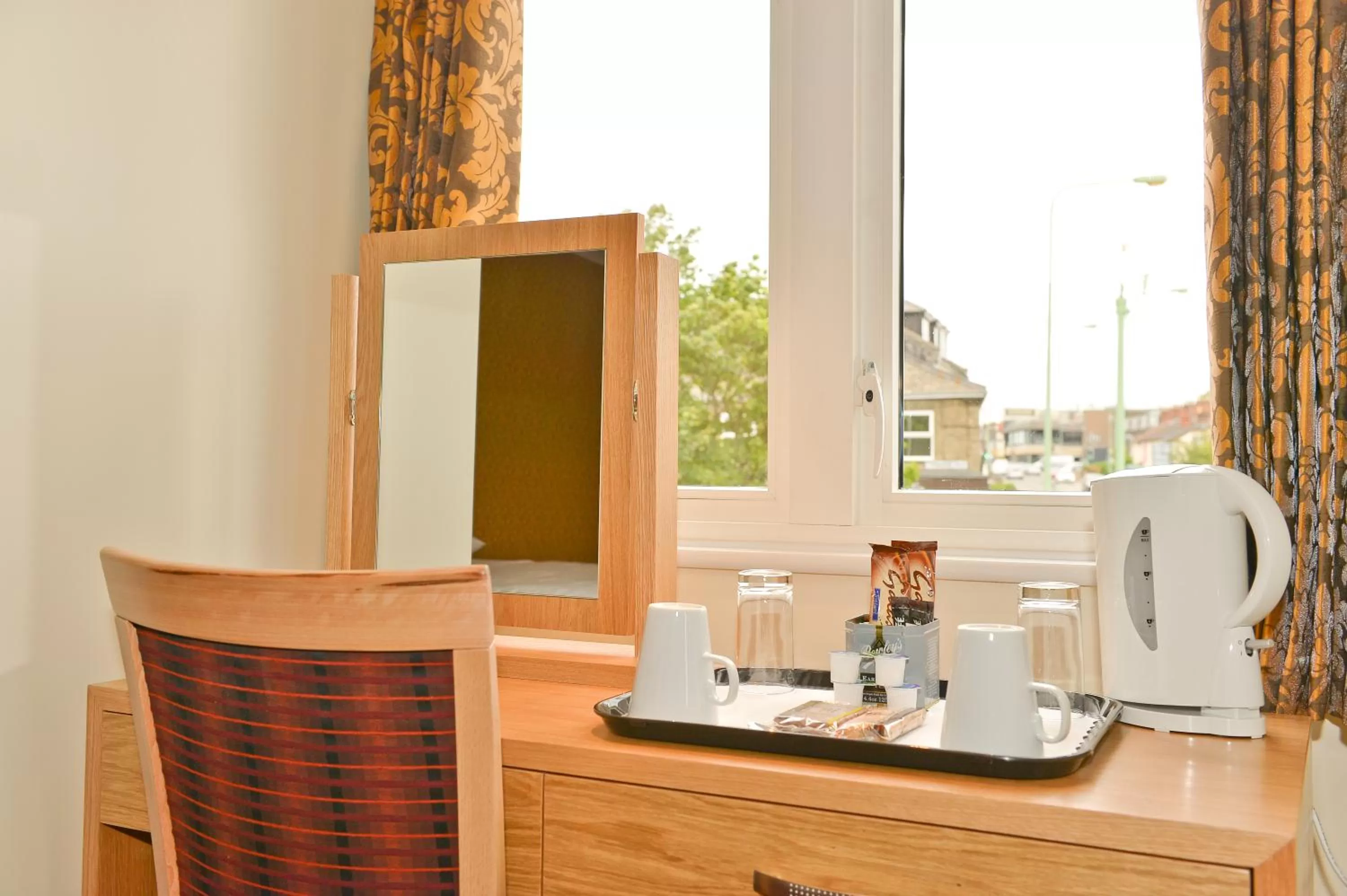 Coffee/tea facilities in Wherry Hotel