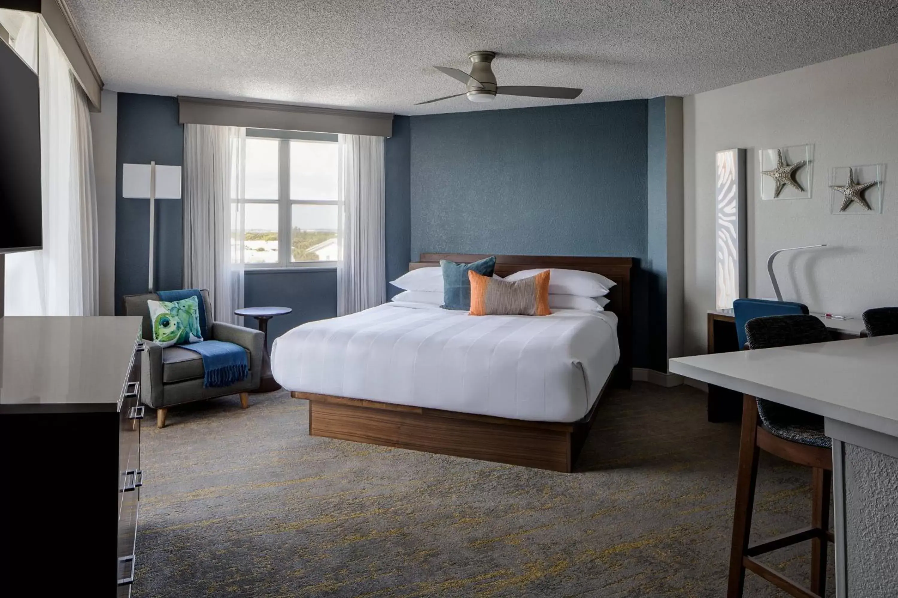 Bedroom, Bed in Marriott Hutchinson Island Beach Resort, Golf & Marina