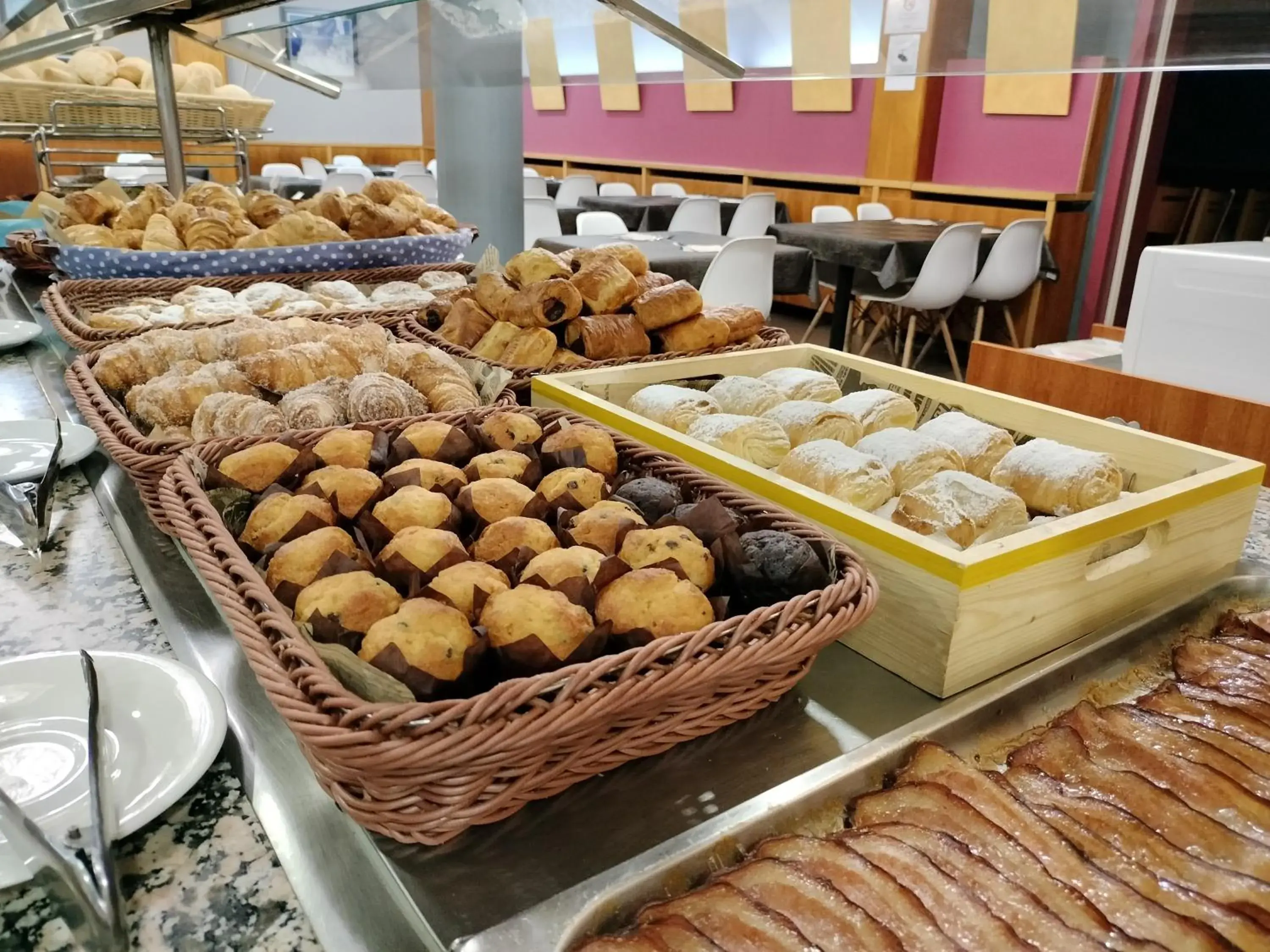 Buffet breakfast in Hotel Ciutadella