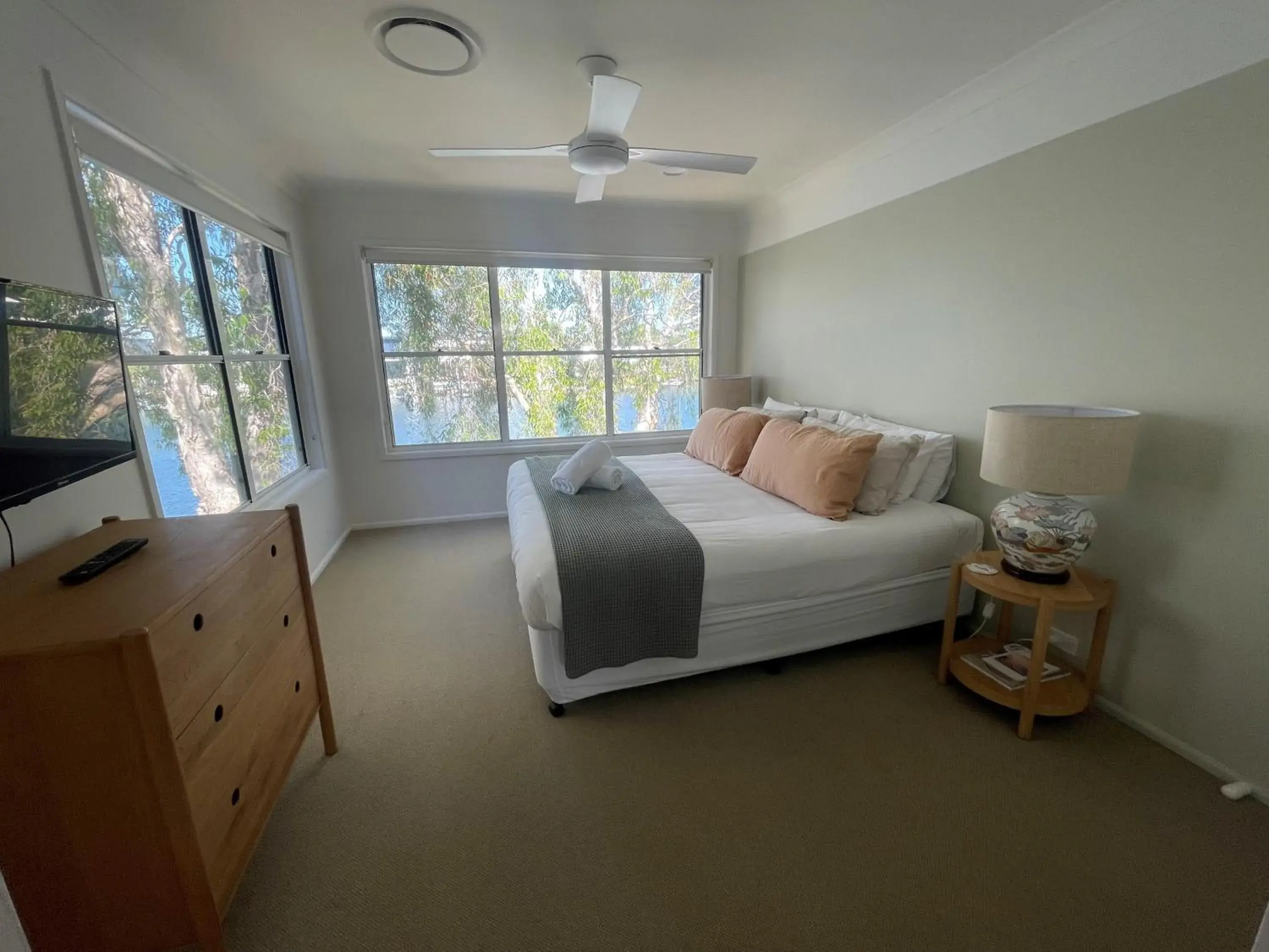 Bed in Noosa Entrance Waterfront Resort