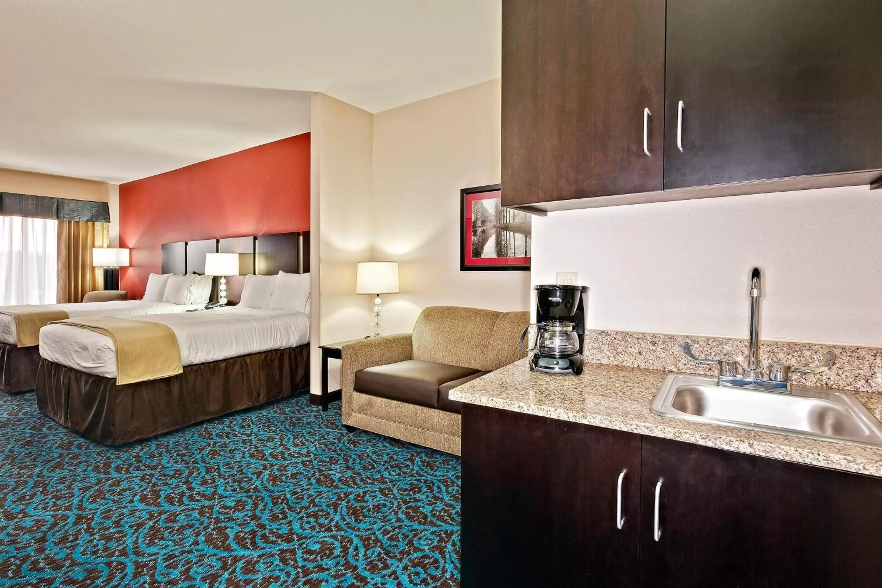Queen Suite with Two Queen Beds in Holiday Inn Express & Suites - New Philadelphia Southwest, an IHG Hotel Queen Suite with Two Queen Beds in Holiday Inn Express & Suites - New Philadelphia Southwest, an IHG Hotel