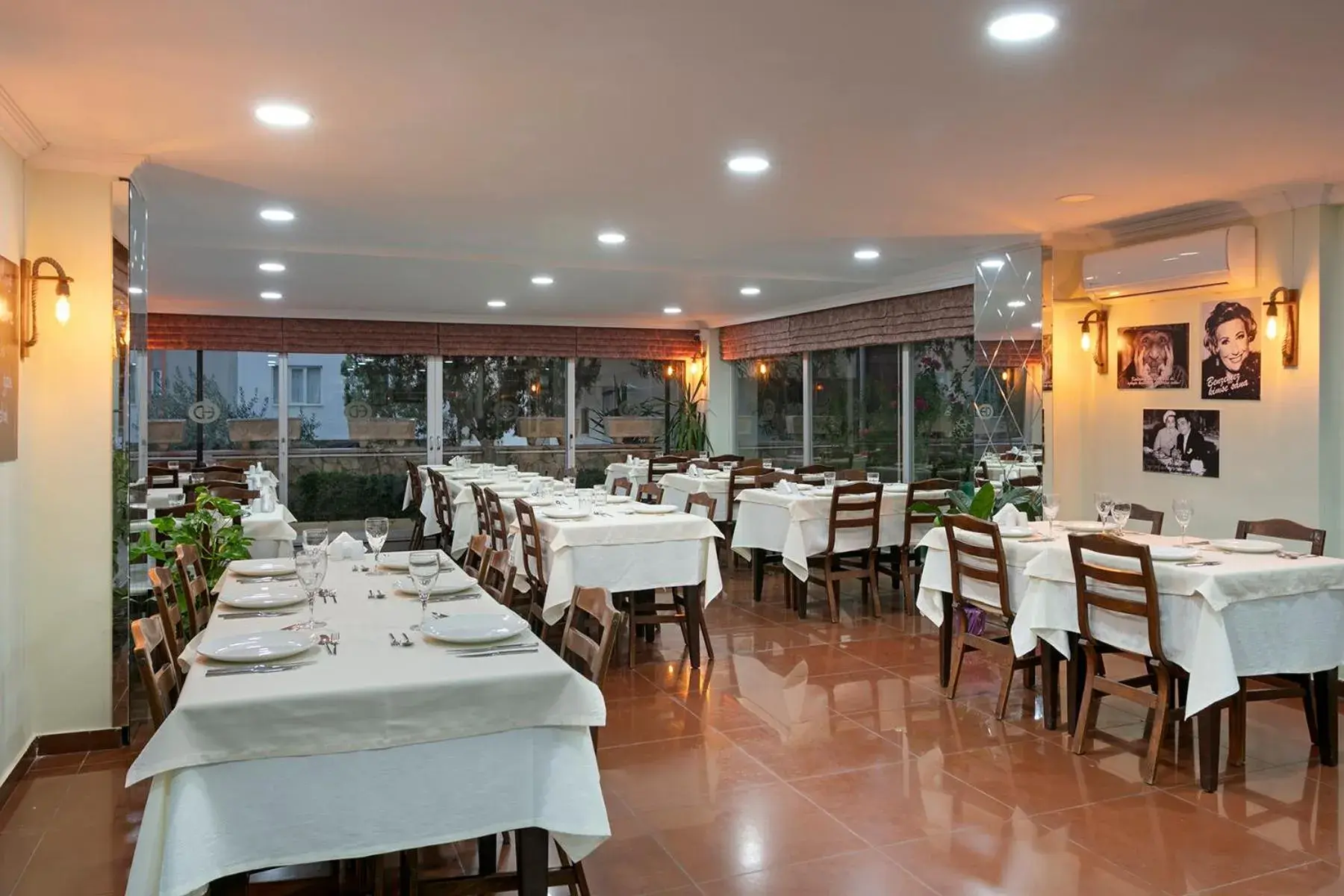 Restaurant/places to eat in Lara Dinc Hotel Restaurant/places to eat in Lara Dinc Hotel