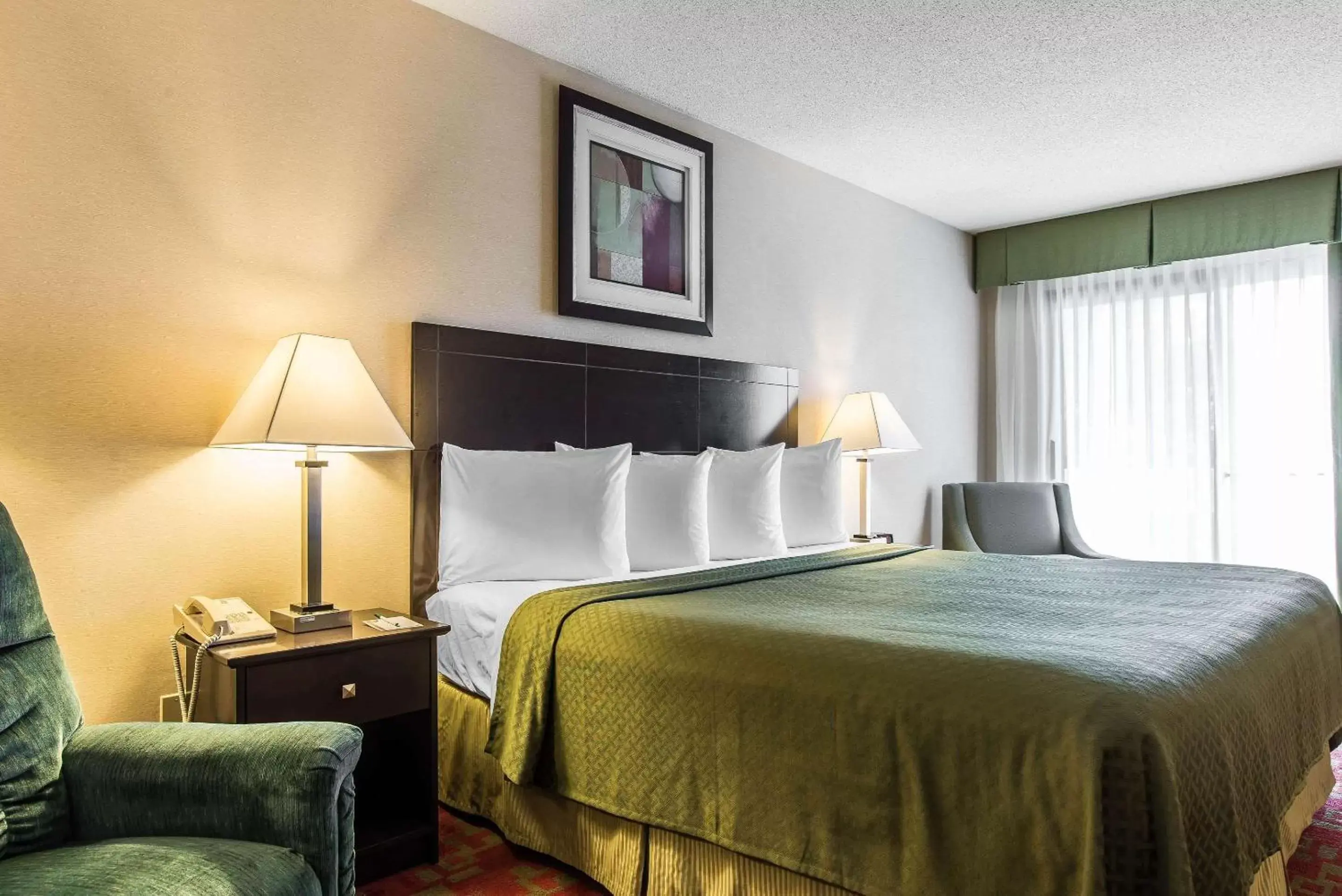 Photo of the whole room, Bed in Quality Inn Shelburne - Burlington