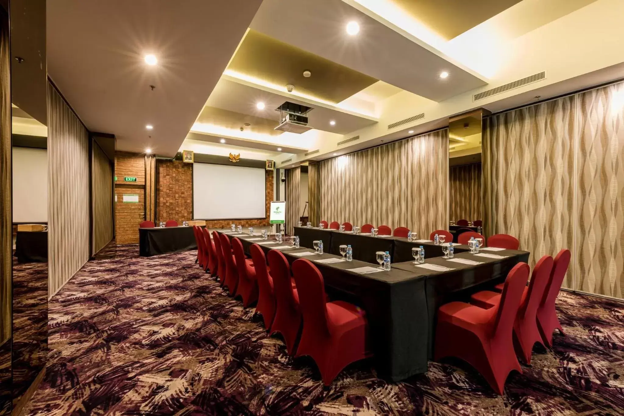 Meeting/conference room in Holiday Inn Cikarang Jababeka, an IHG Hotel