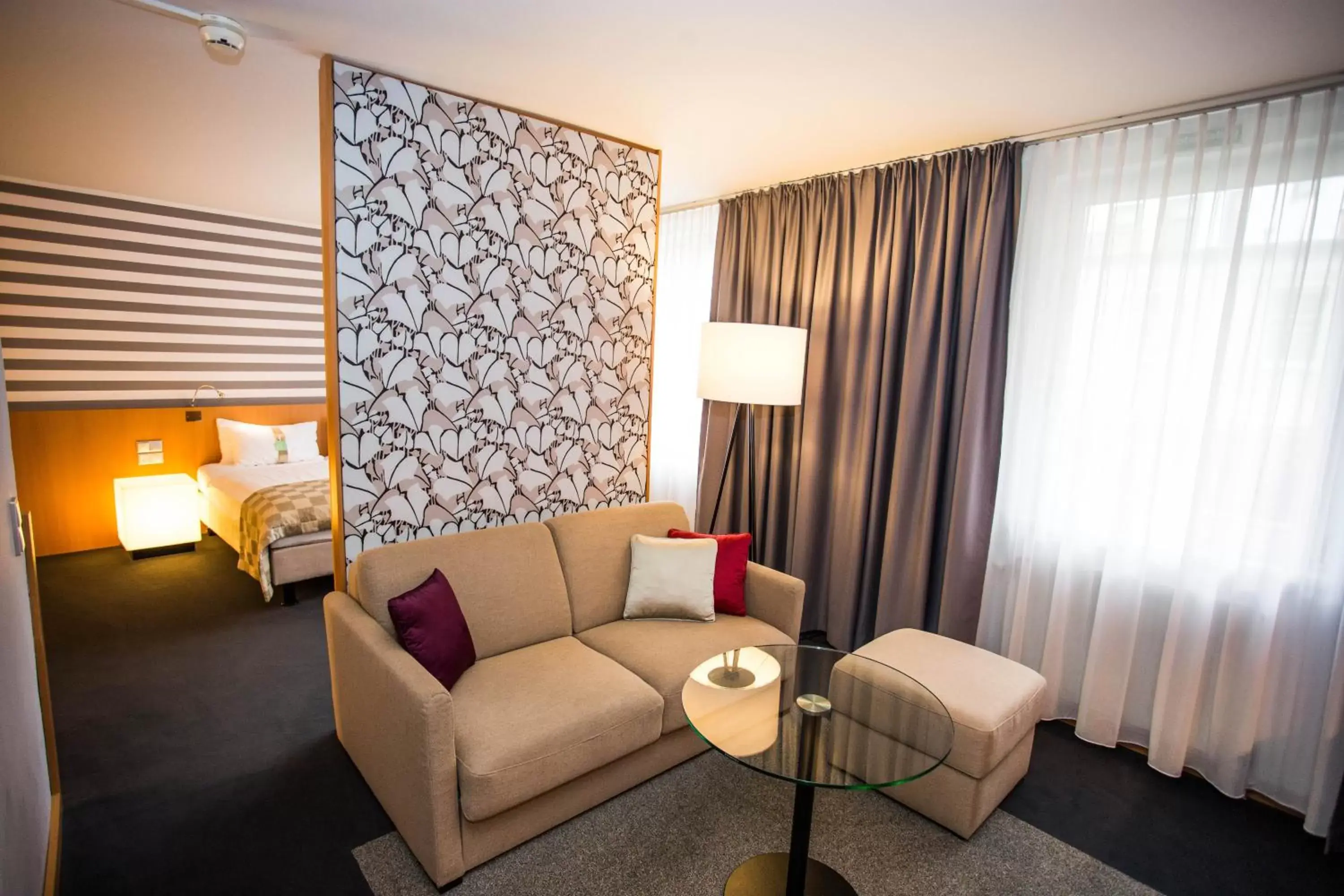 Photo of the whole room, Seating Area in Holiday Inn Vienna City, an IHG Hotel