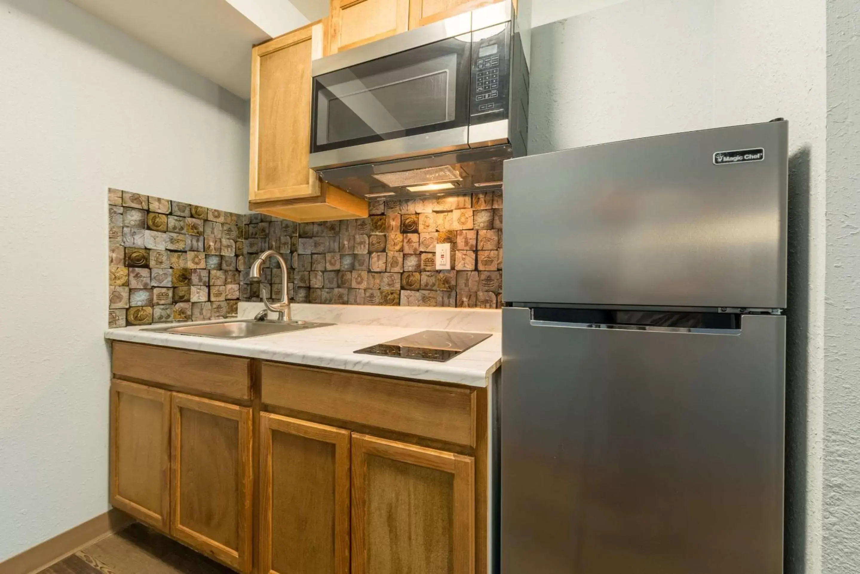 Bedroom, Kitchen/Kitchenette in Quality Inn & Suites Manitou Springs at Pikes Peak