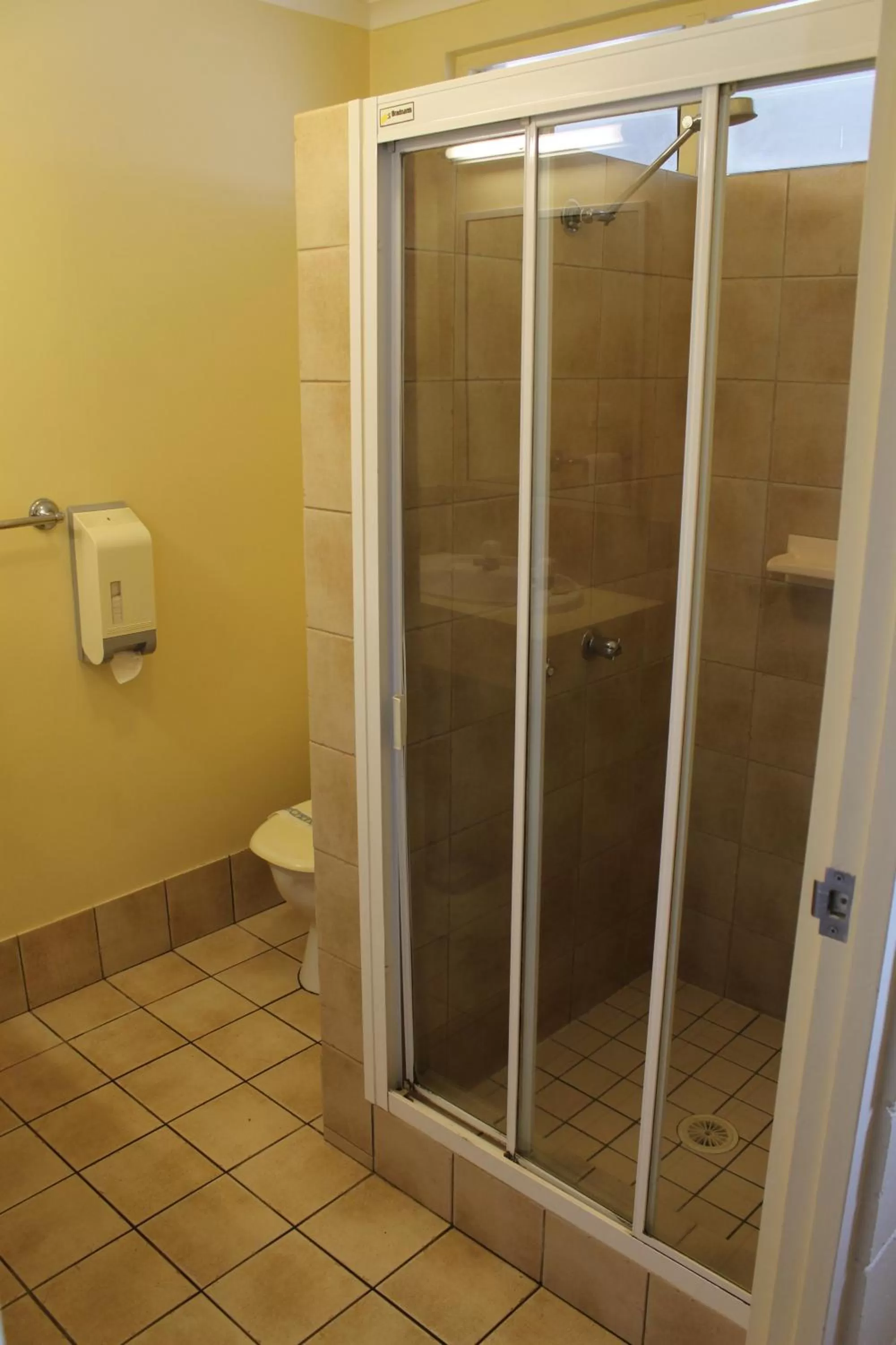 Bathroom in Rocky Glen Hotel Motel Gladstone